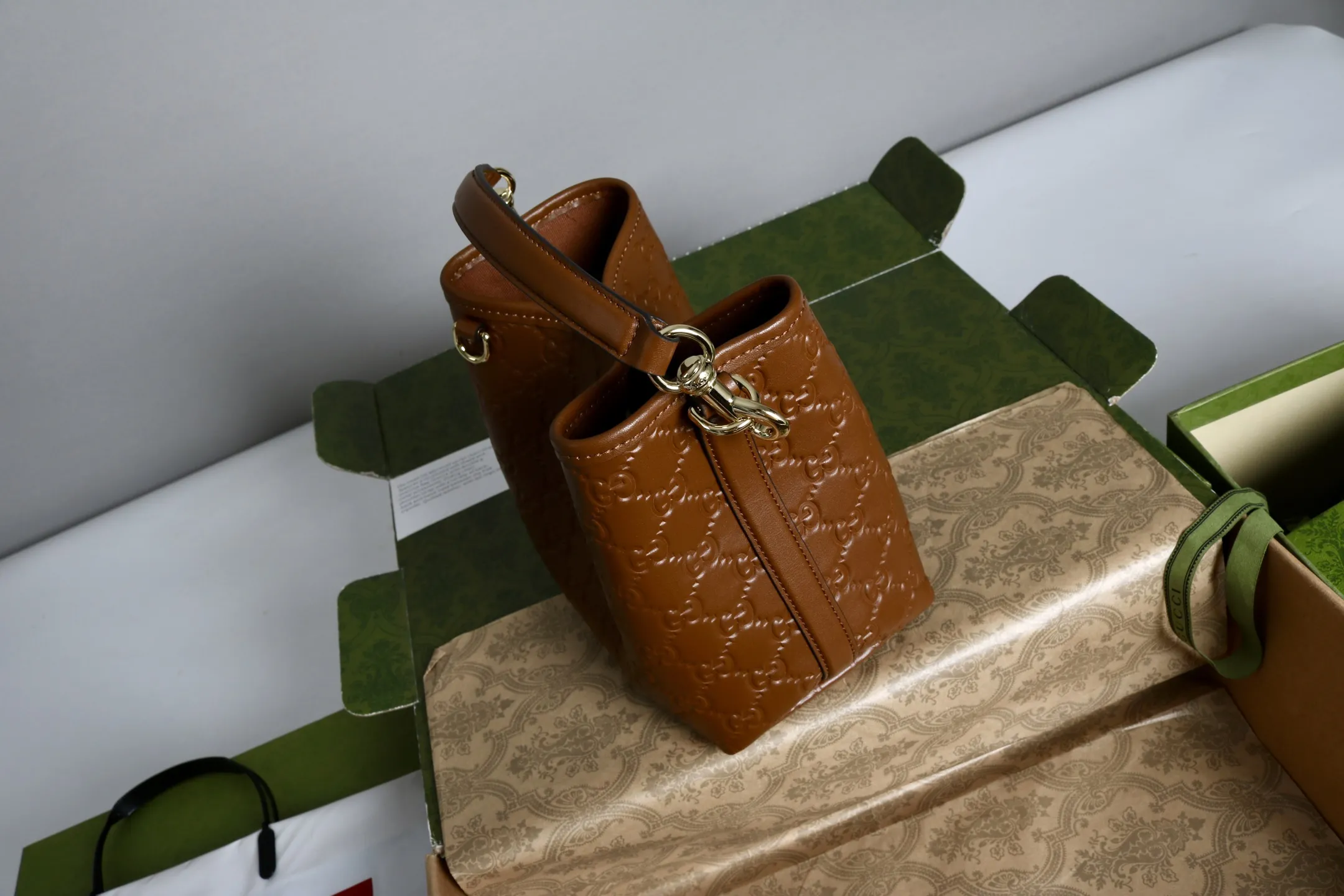 Gucci GG Emblem small bucket bag 815118 - 图片 7