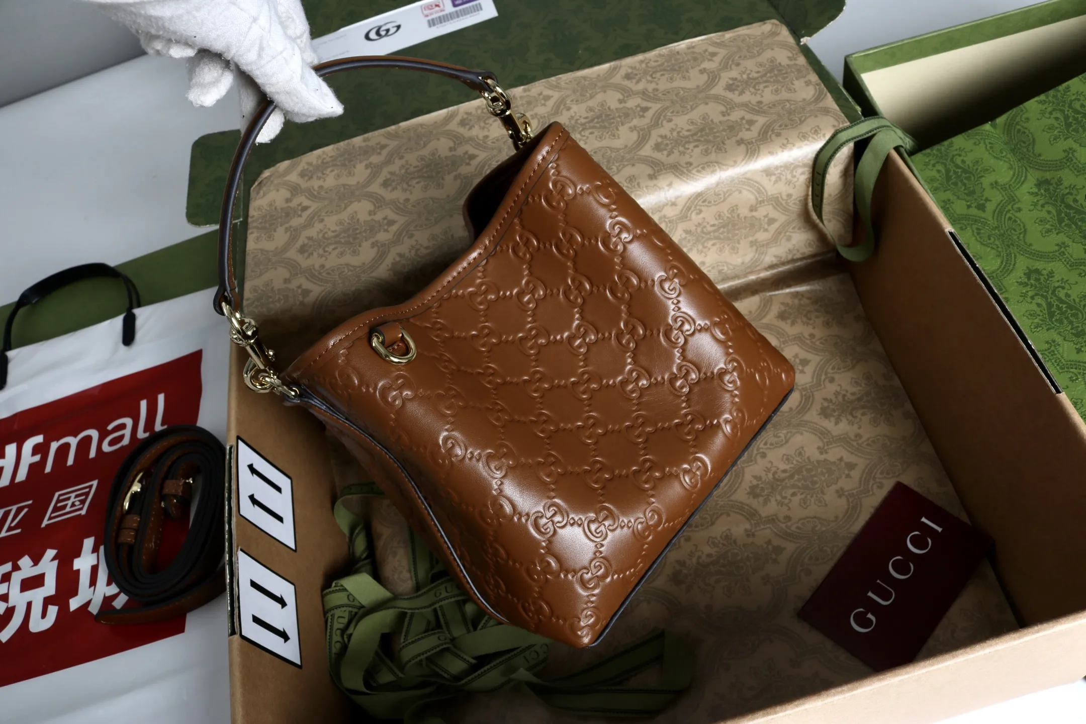 Gucci GG Emblem small bucket bag 815118 - 图片 10