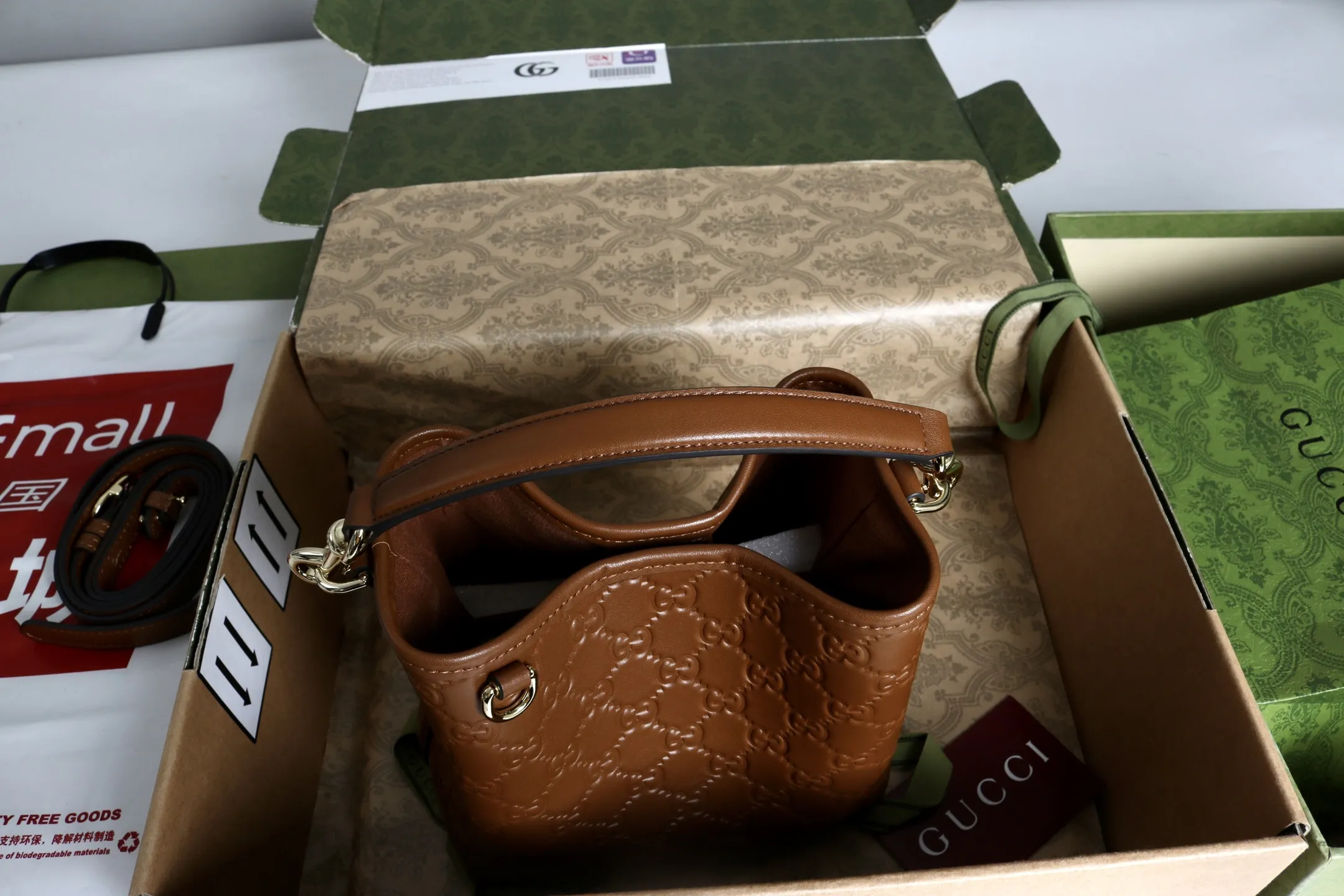 Gucci GG Emblem small bucket bag 815118 - 图片 11