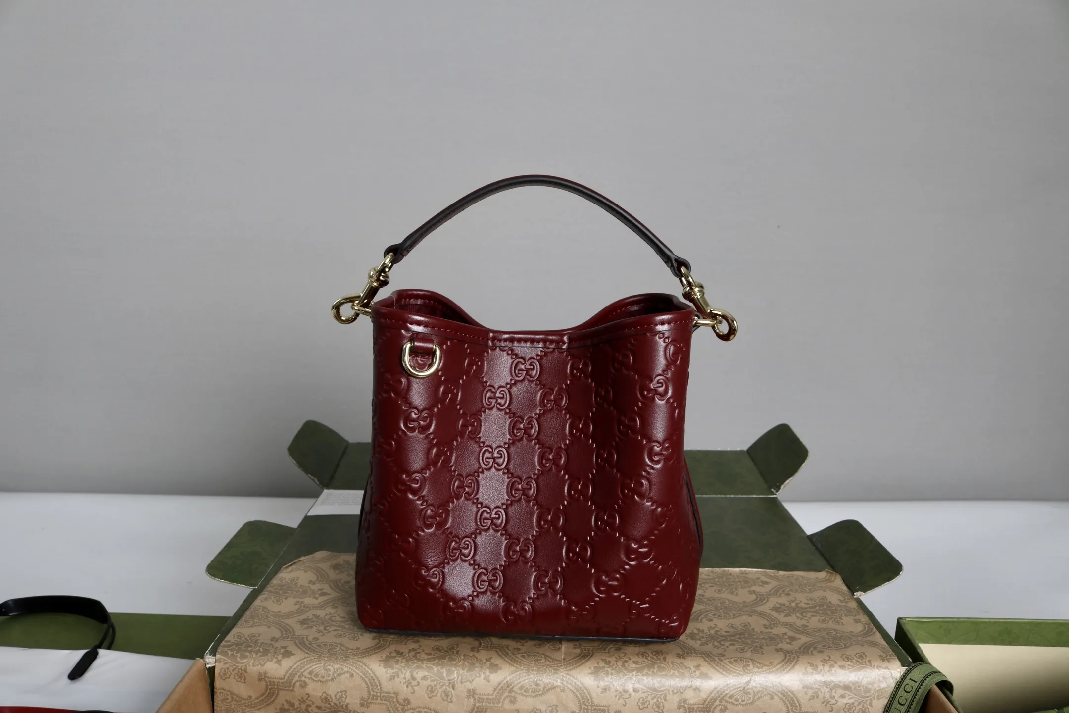 Gucci GG Emblem small bucket bag 815118 - 图片 3