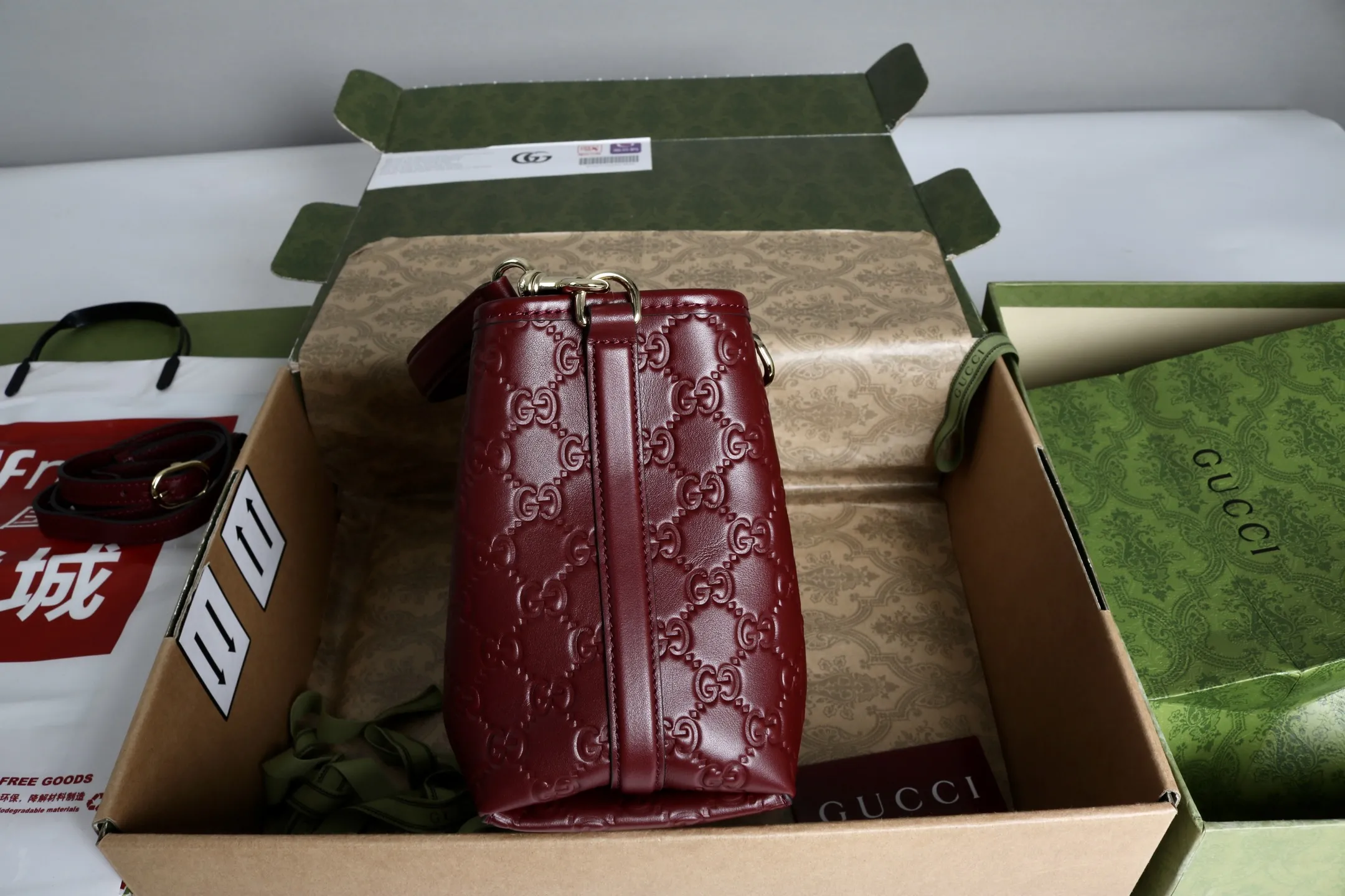 Gucci GG Emblem small bucket bag 815118 - 图片 5