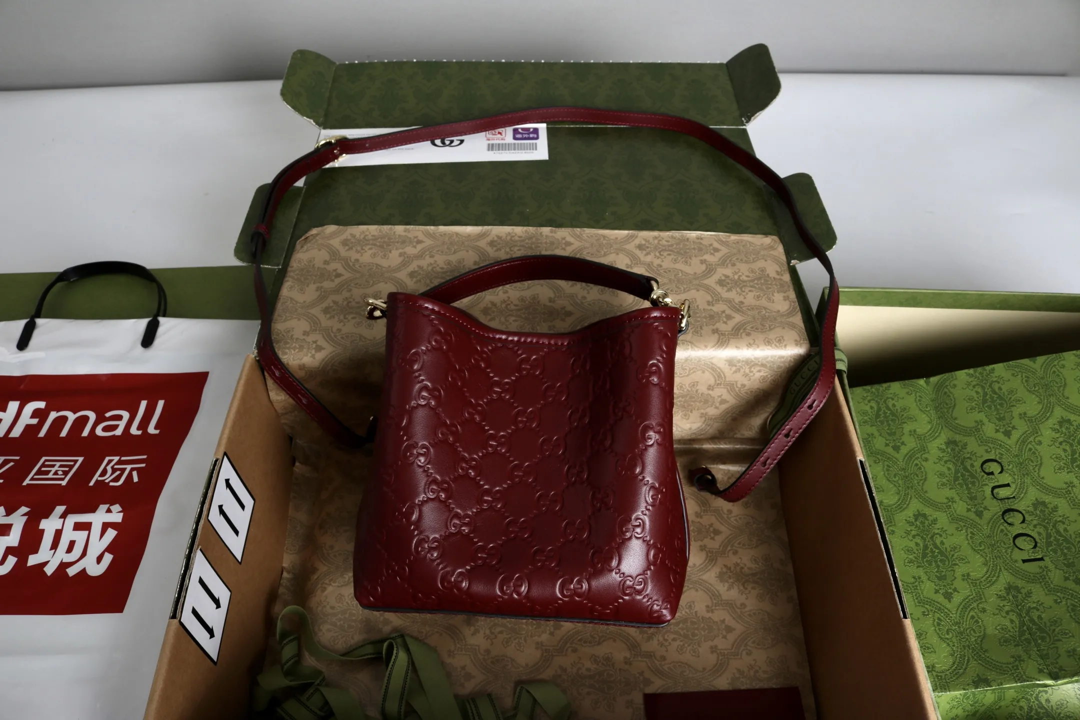 Gucci GG Emblem small bucket bag 815118 - 图片 9