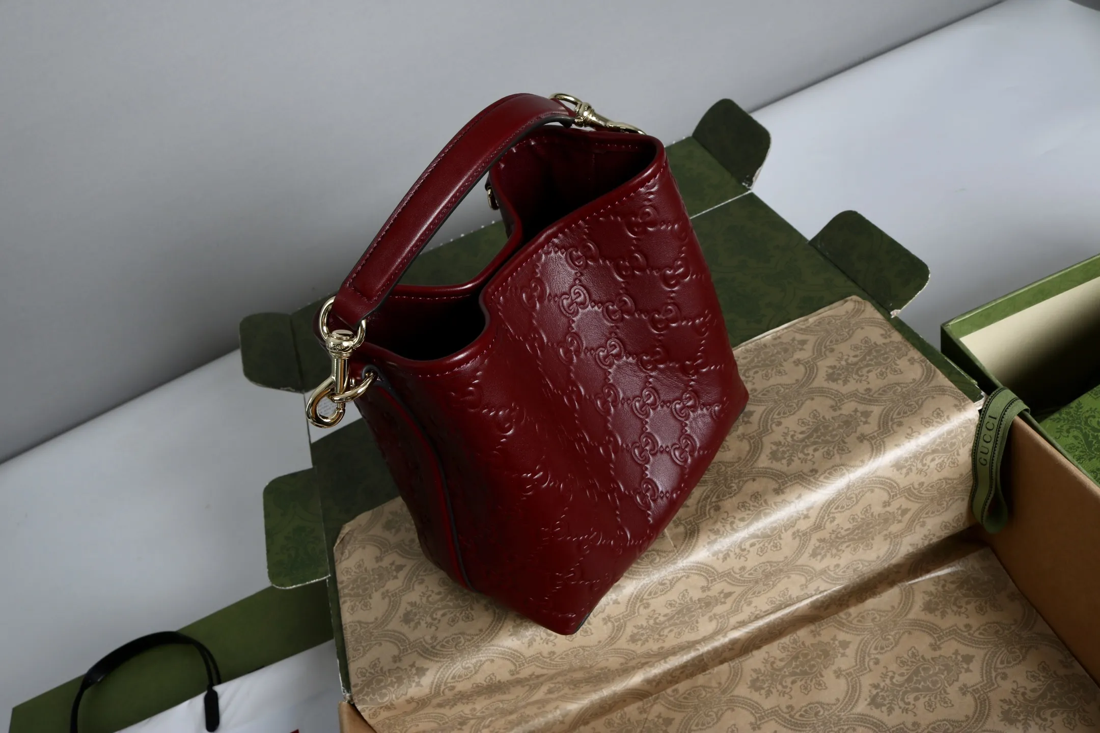 Gucci GG Emblem small bucket bag 815118 - 图片 11