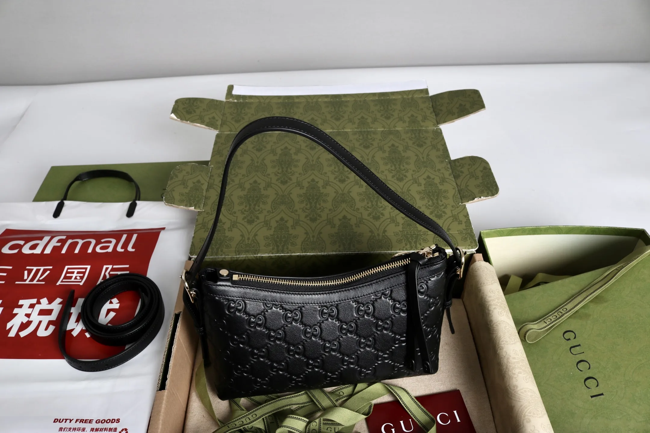 Gucci GG Emblem small shoulder bag 847450 - Image 9