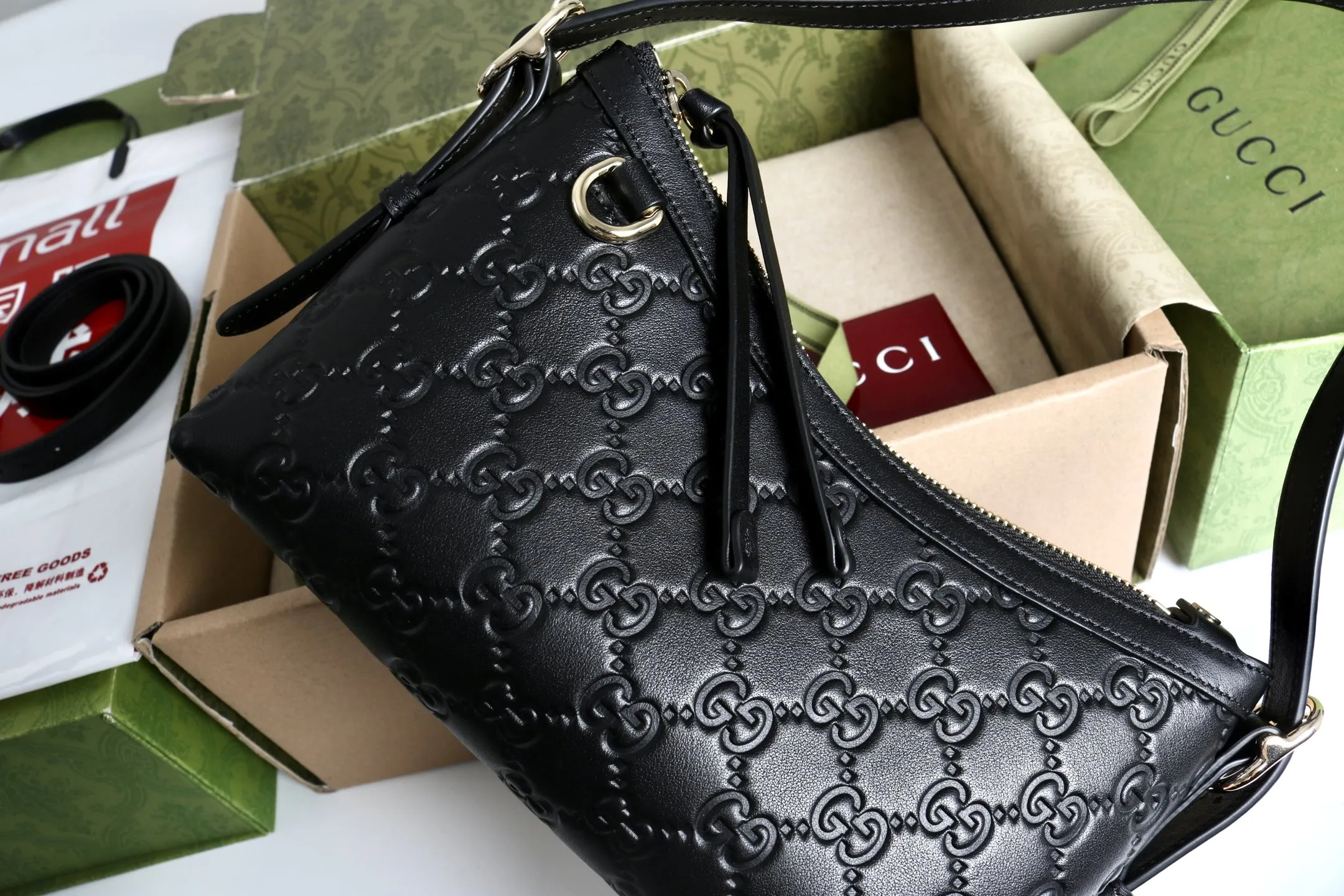Gucci GG Emblem small shoulder bag 847450 - Image 11