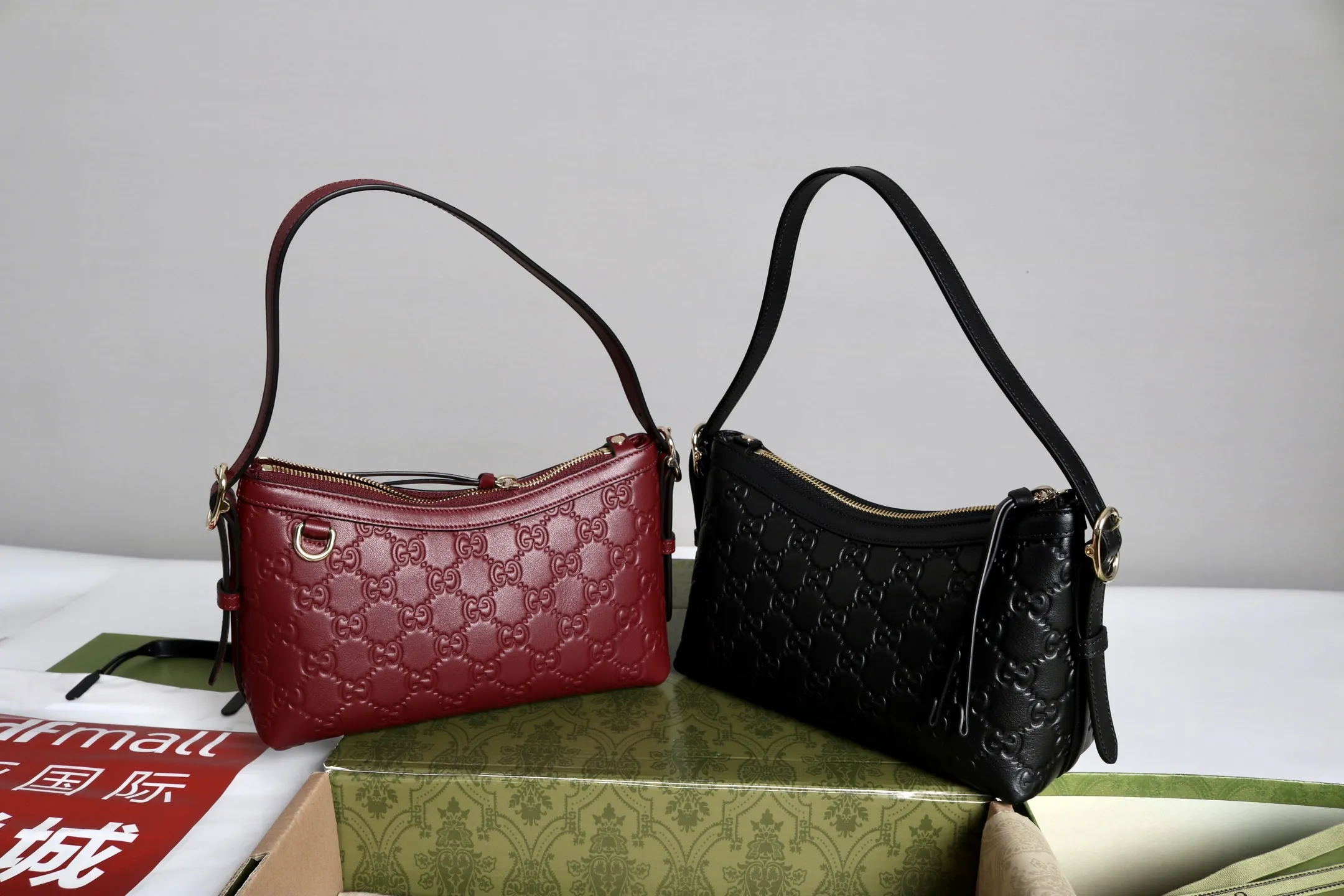 Gucci GG Emblem small shoulder bag 847450 - Image 17