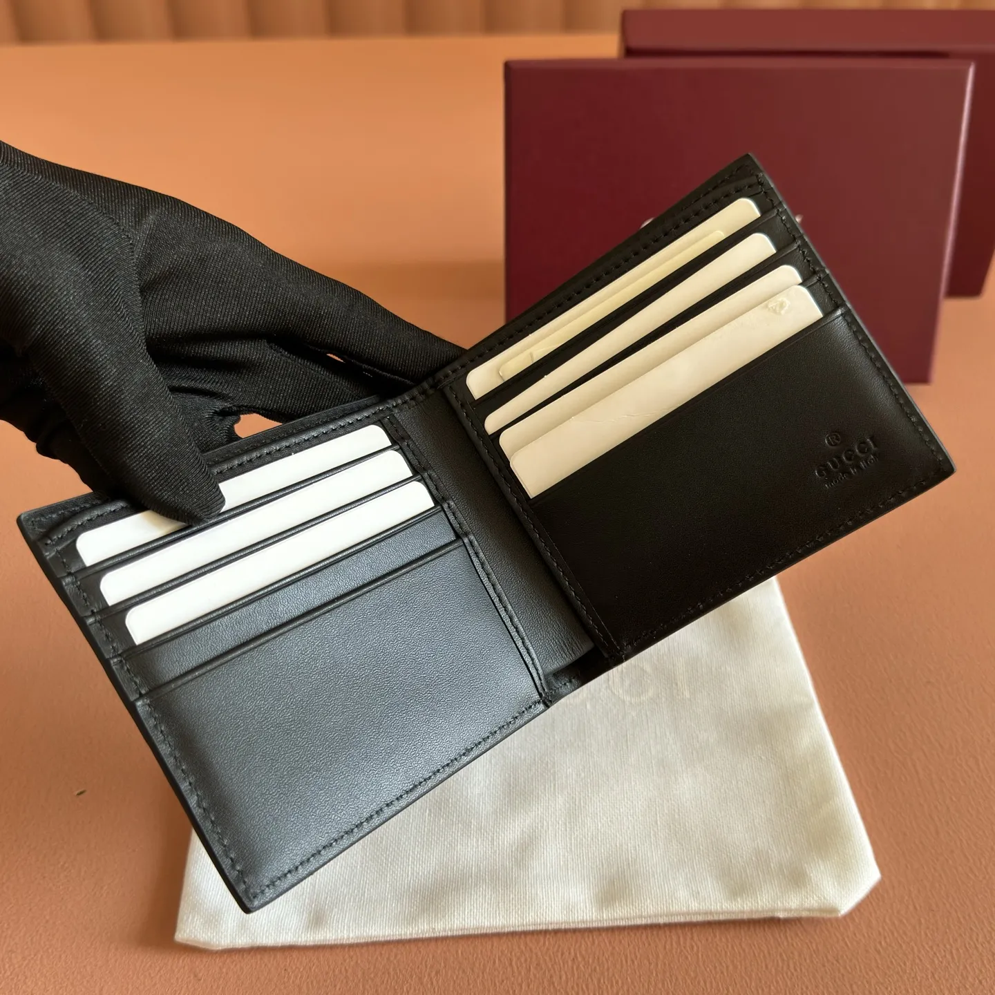 Gucci GG Emblem bi-fold wallet 850175 - Image 7