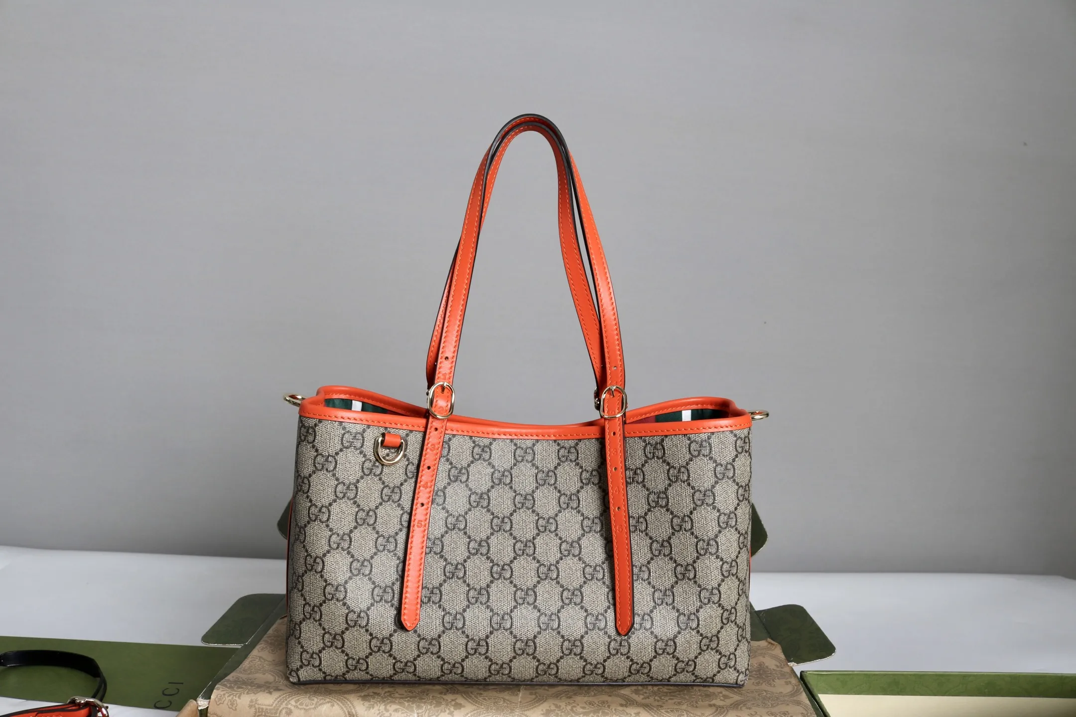 Gucci GG Emblem medium tote bag ?815214 - 图片 4