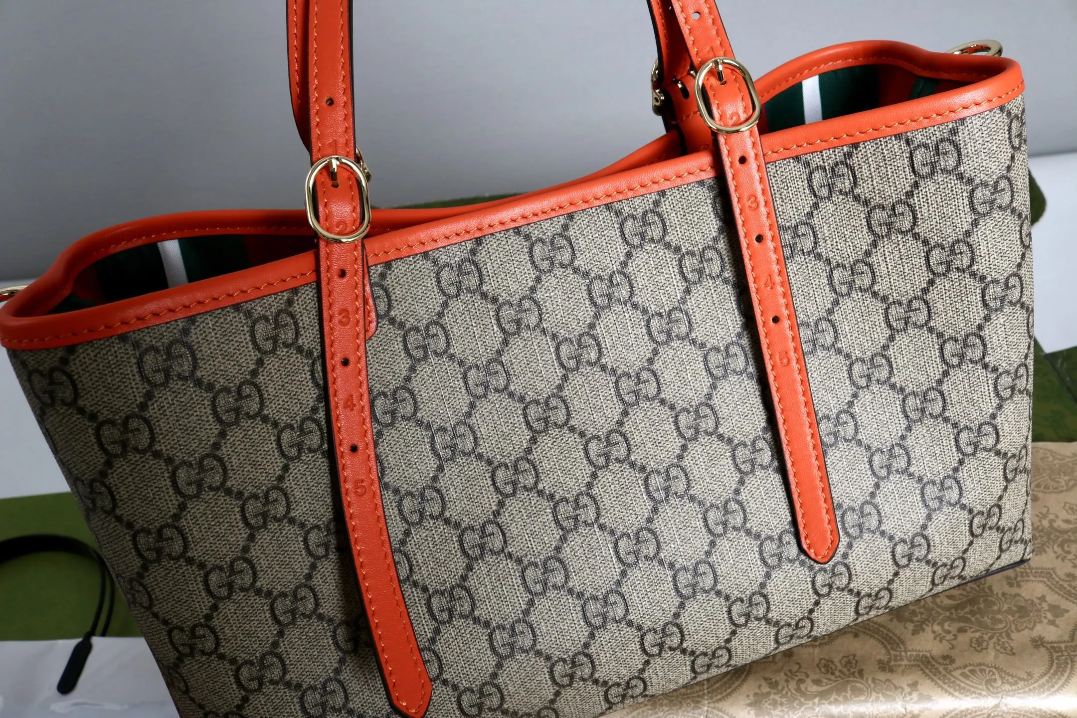 Gucci GG Emblem medium tote bag ?815214 - 图片 9