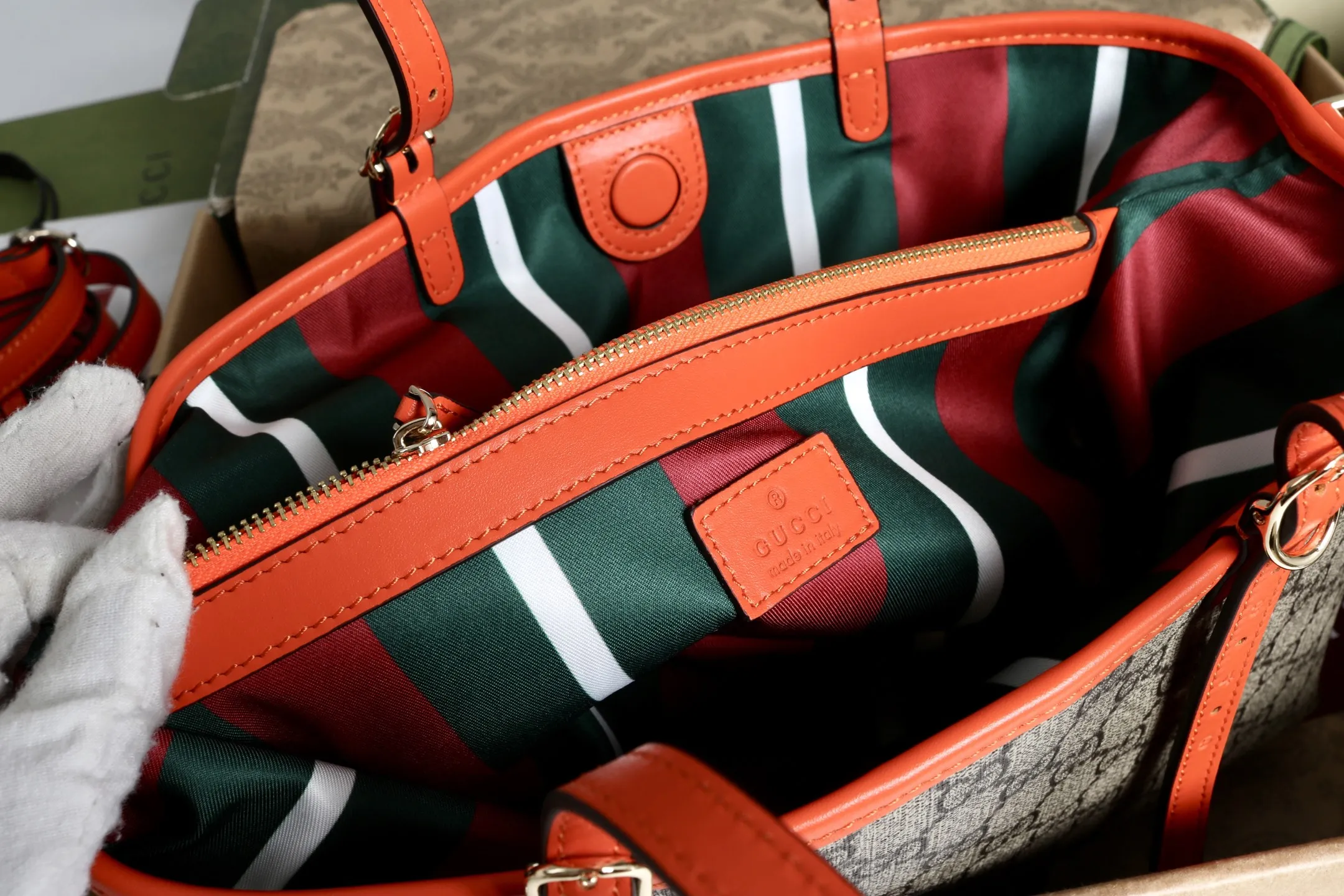 Gucci GG Emblem medium tote bag ?815214 - 图片 17