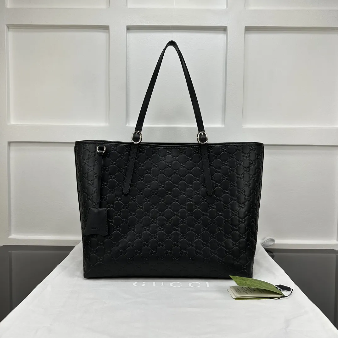 Alternative view of Gucci GG Emblem large tote bag 847455