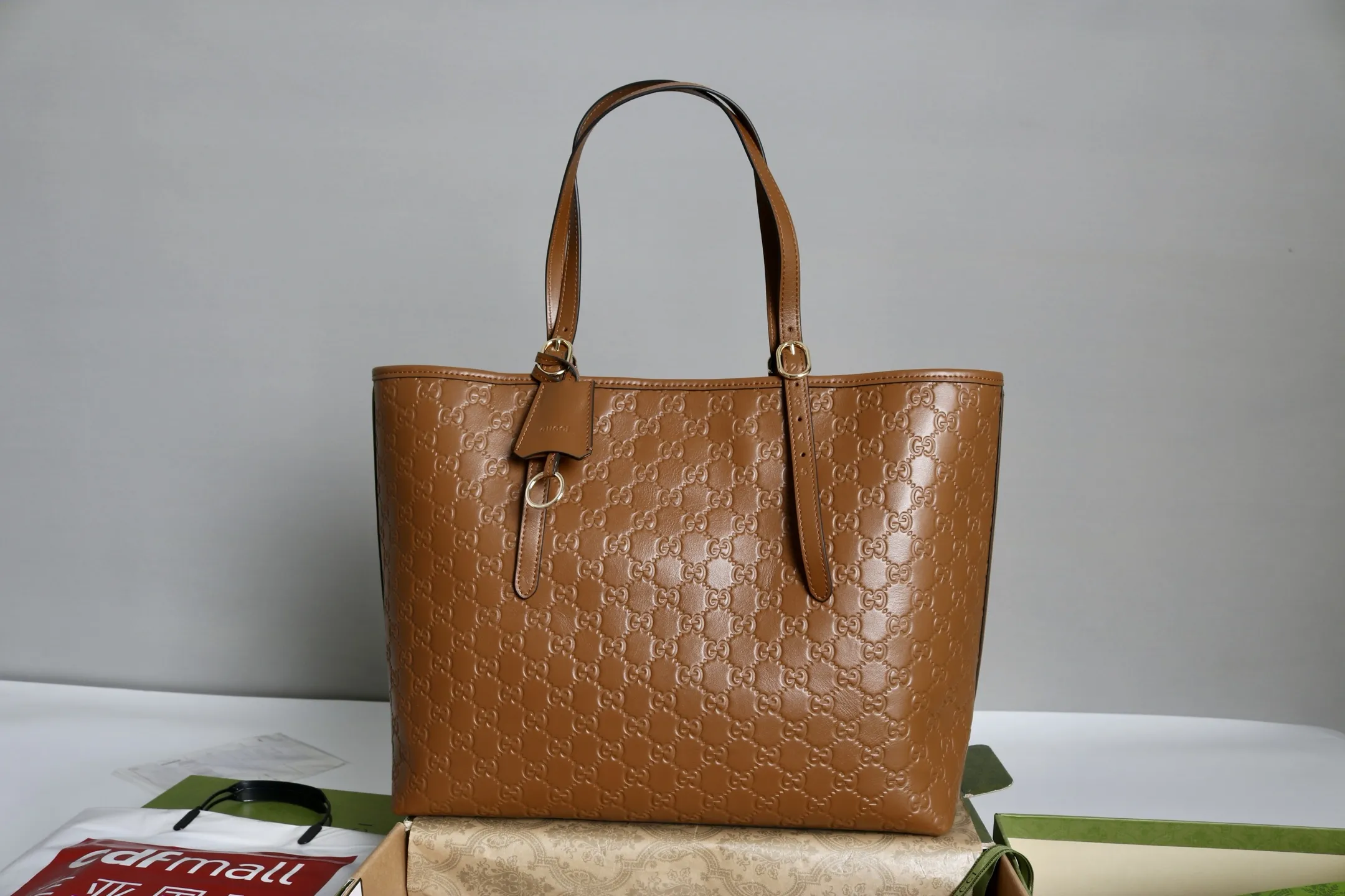 Gucci GG Emblem large tote bag 847455 - Image 2