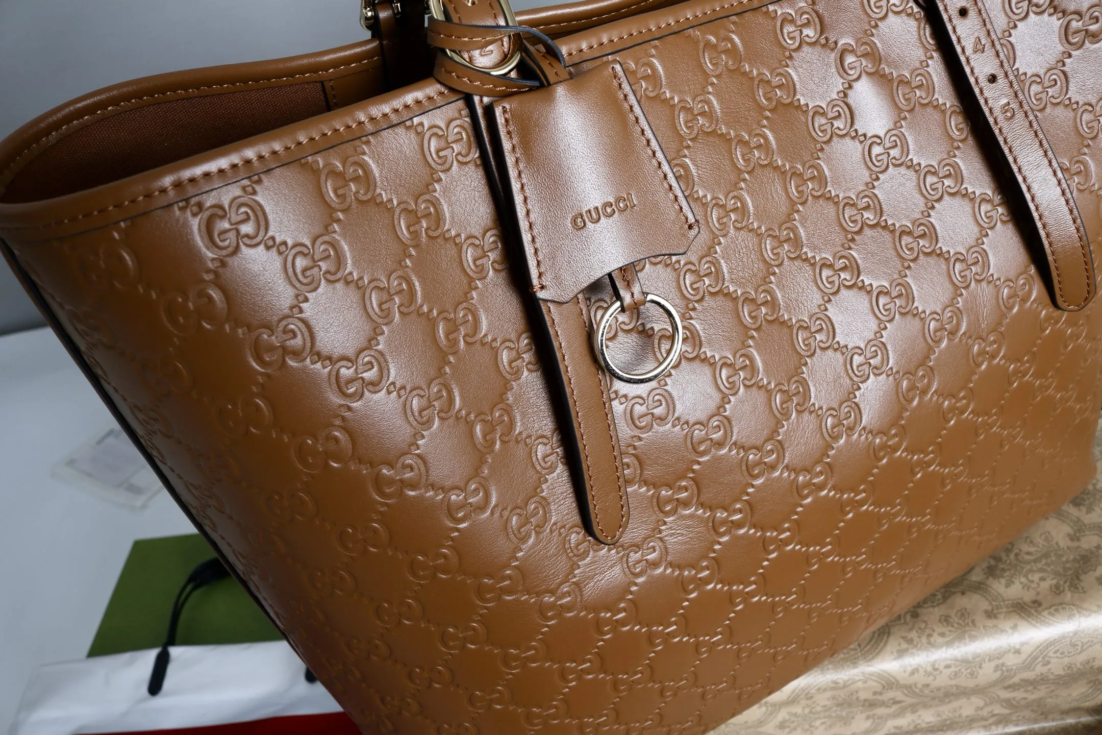 Gucci GG Emblem large tote bag 847455 - Image 6
