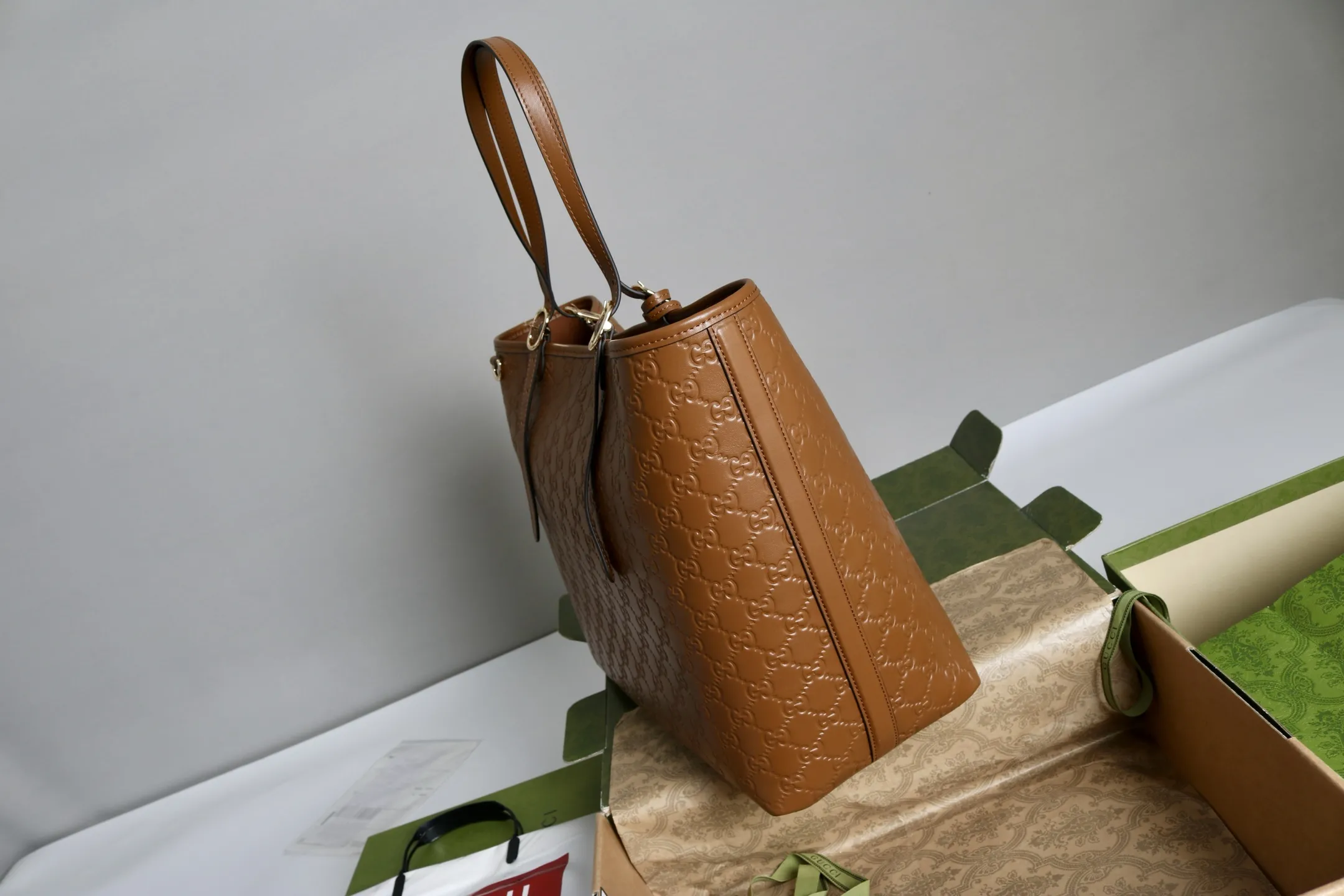 Gucci GG Emblem large tote bag 847455 - Image 7