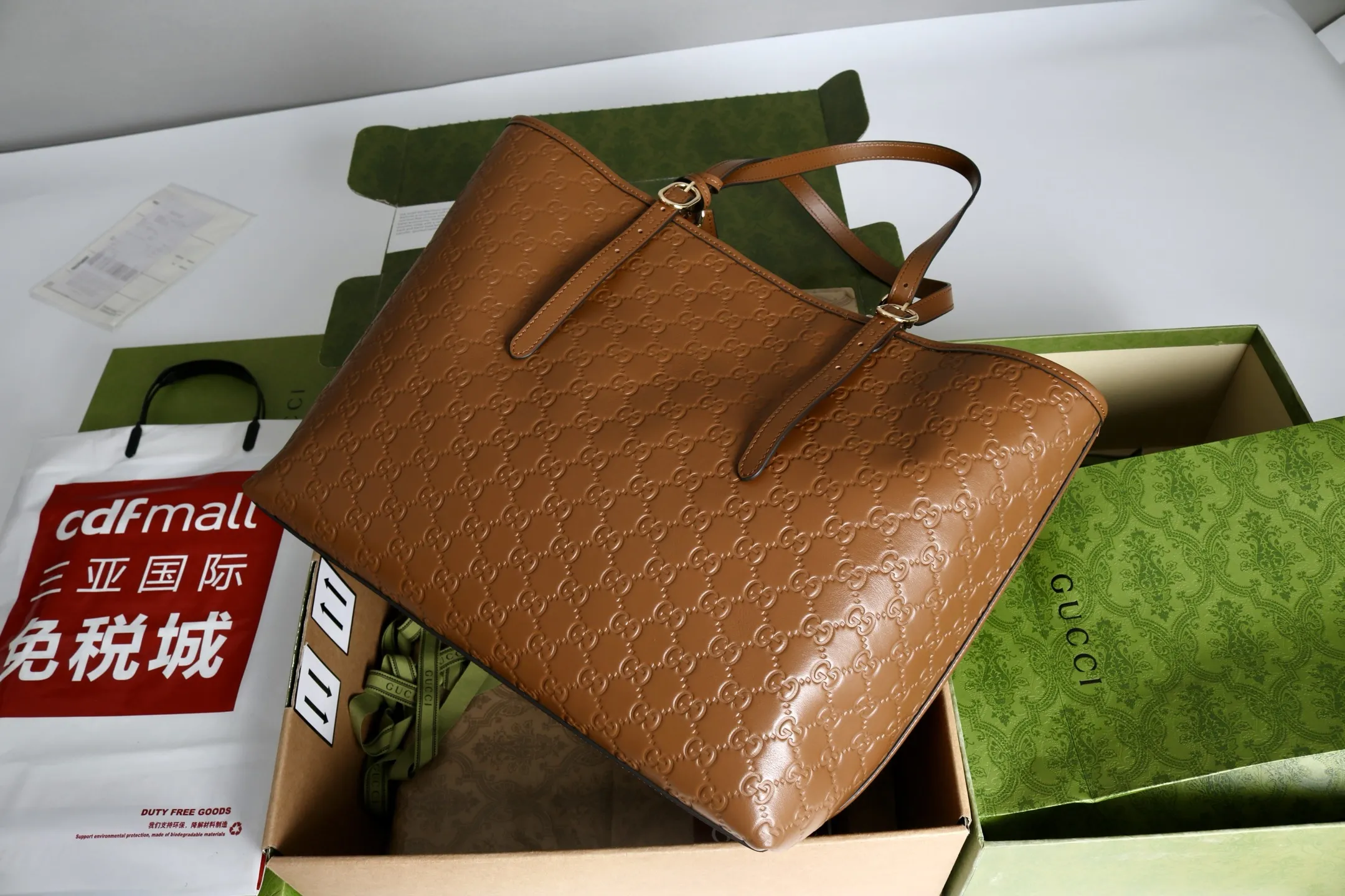 Gucci GG Emblem large tote bag 847455 - Image 8