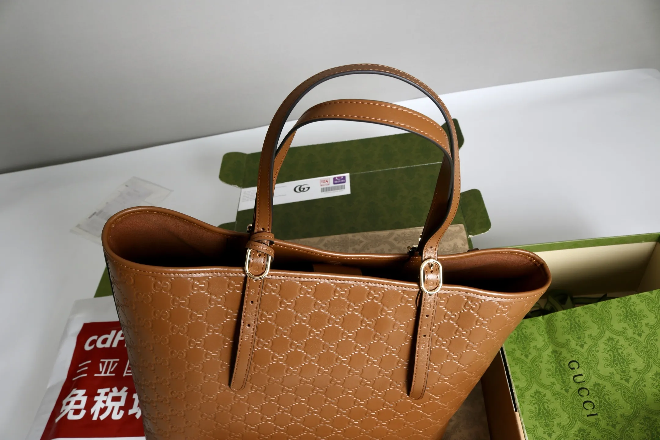 Gucci GG Emblem large tote bag 847455 - Image 11