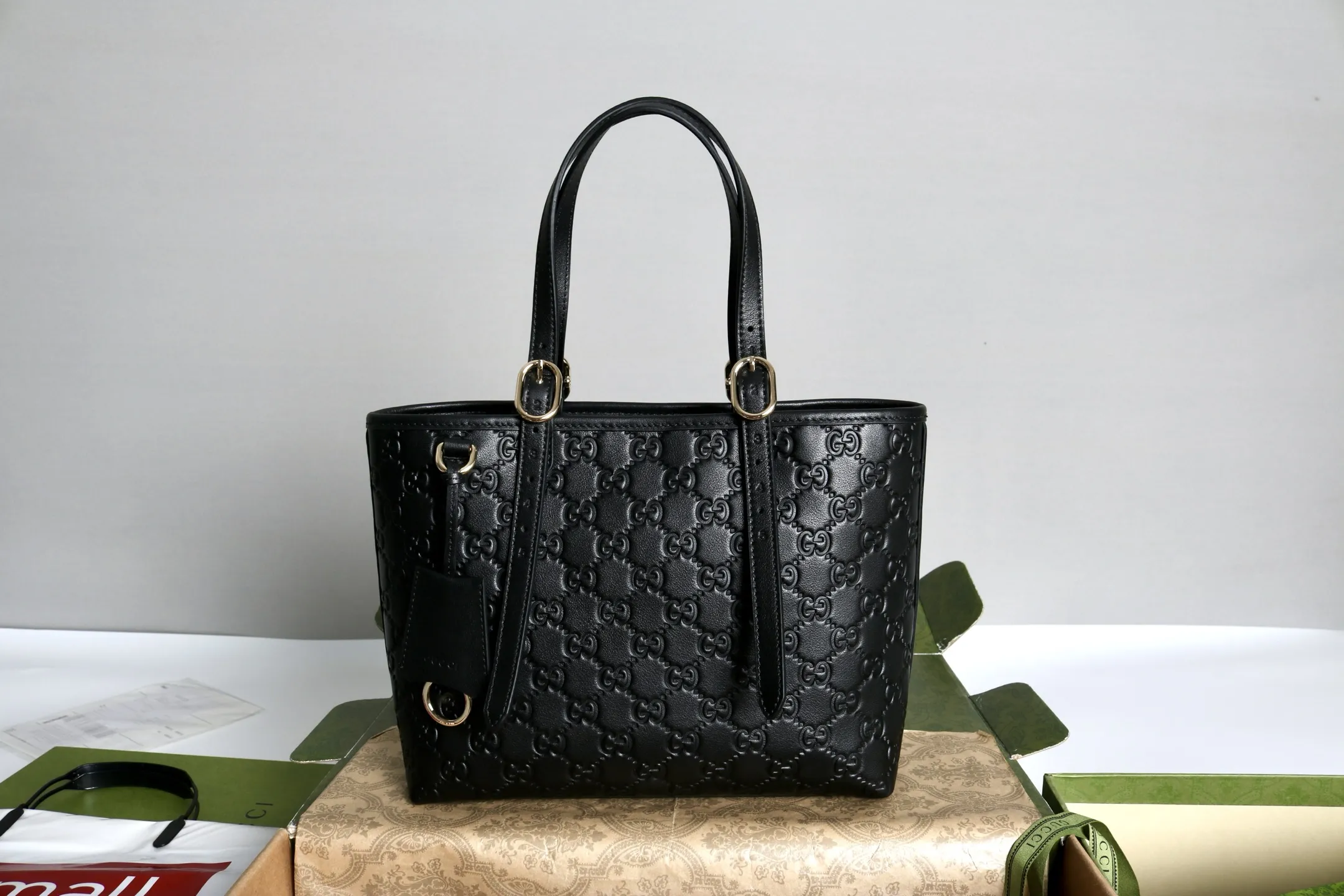 Alternative view of Gucci GG Emblem medium tote bag 847456