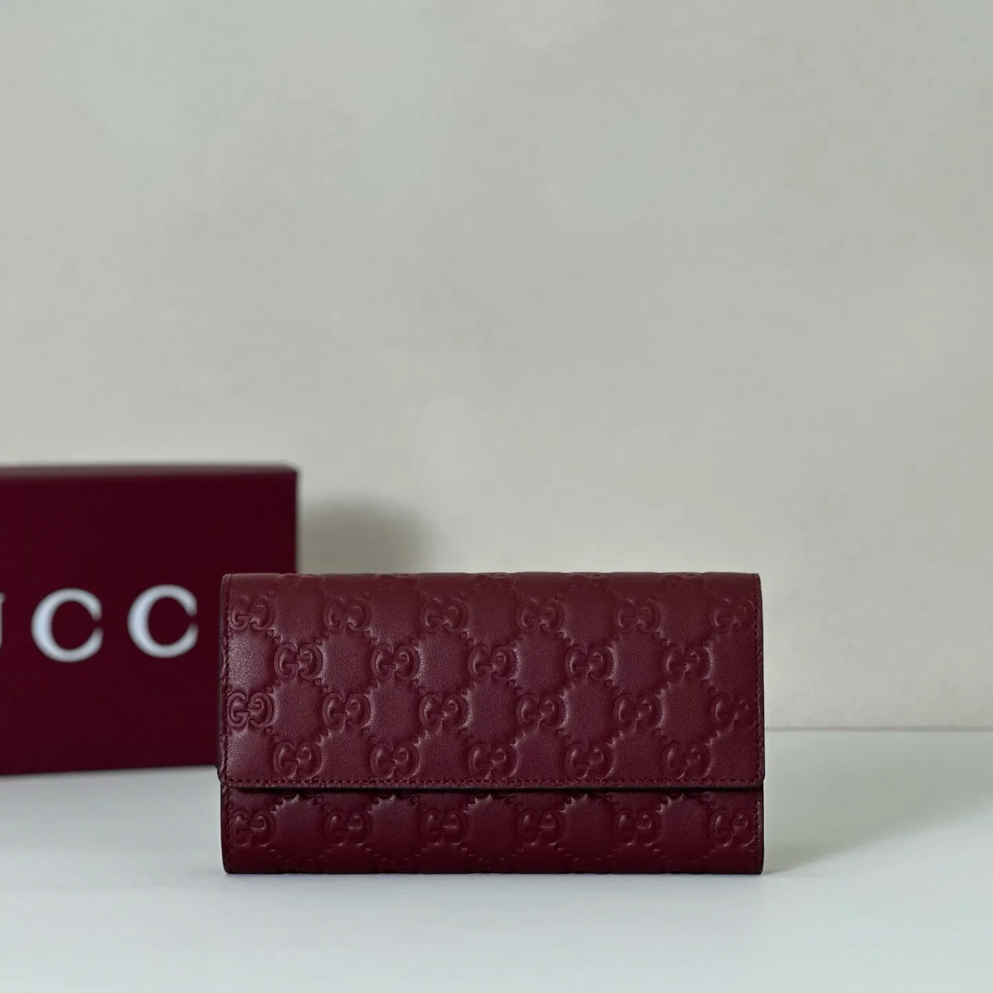 Alternative view of Gucci GG Emblem continental wallet ?847210