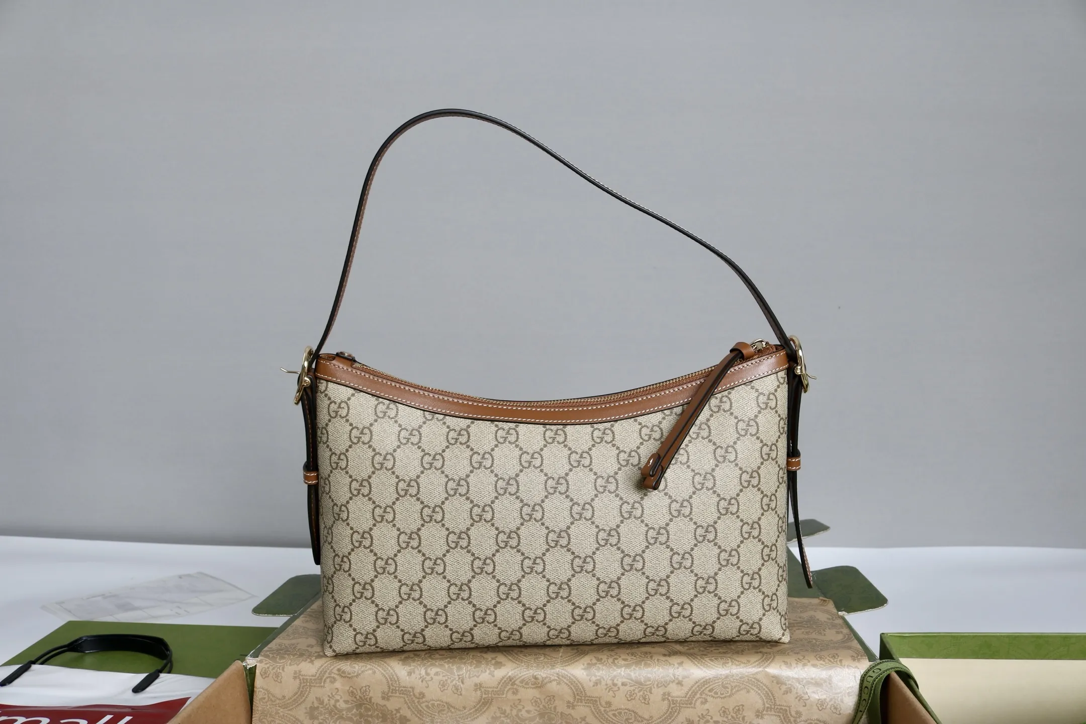 Gucci GG Emblem medium shoulder bag 847449 - 图片 2