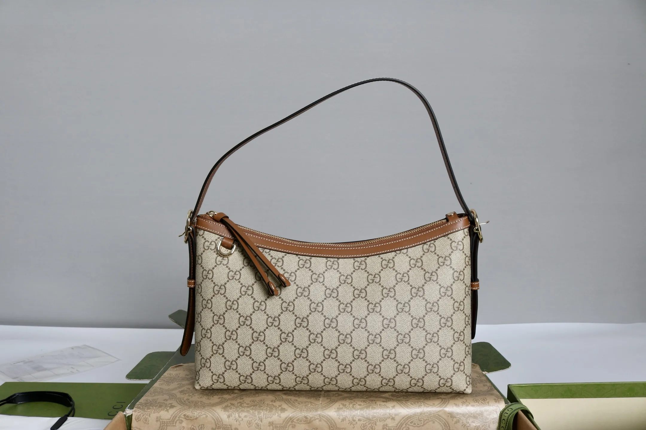 Gucci GG Emblem medium shoulder bag 847449 - 图片 3