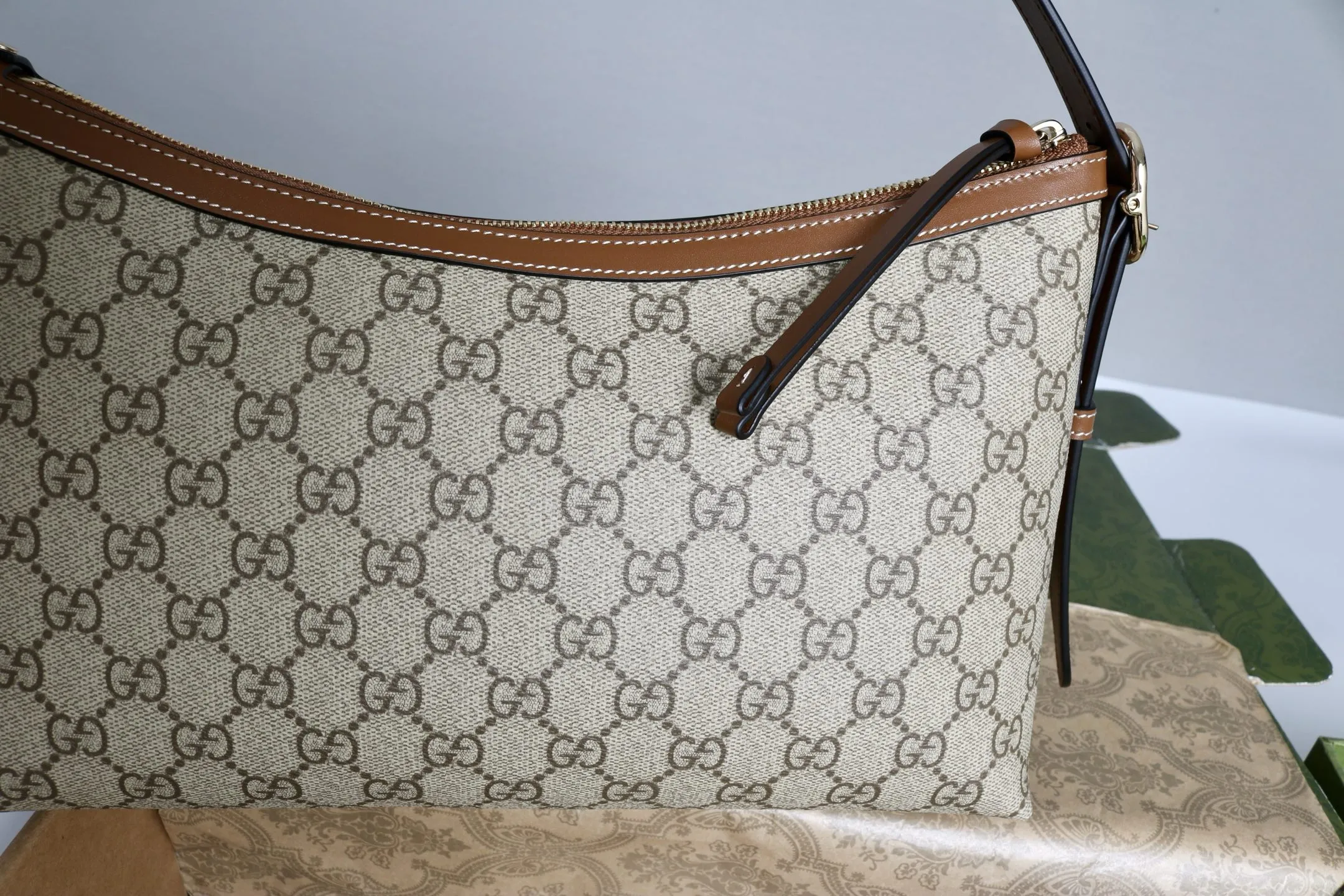 Gucci GG Emblem medium shoulder bag 847449 - 图片 8