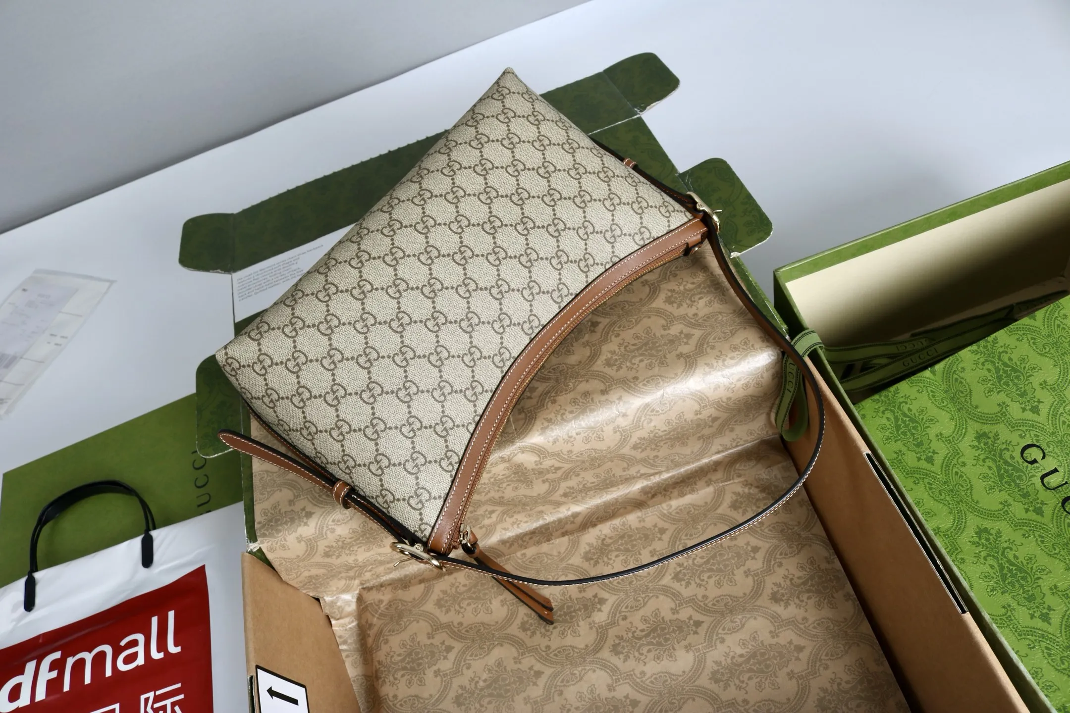 Gucci GG Emblem medium shoulder bag 847449 - 图片 11