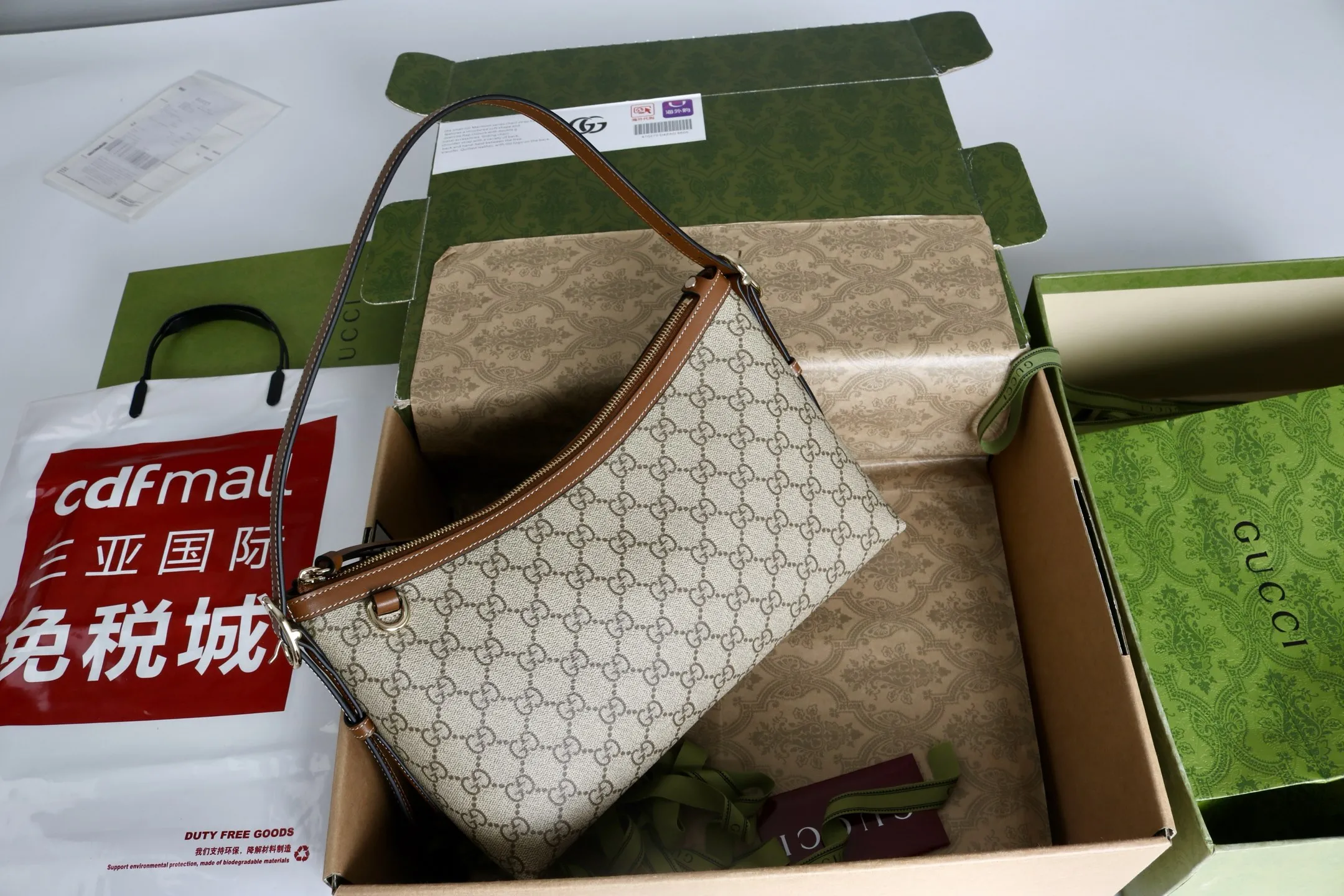 Gucci GG Emblem medium shoulder bag 847449 - 图片 12
