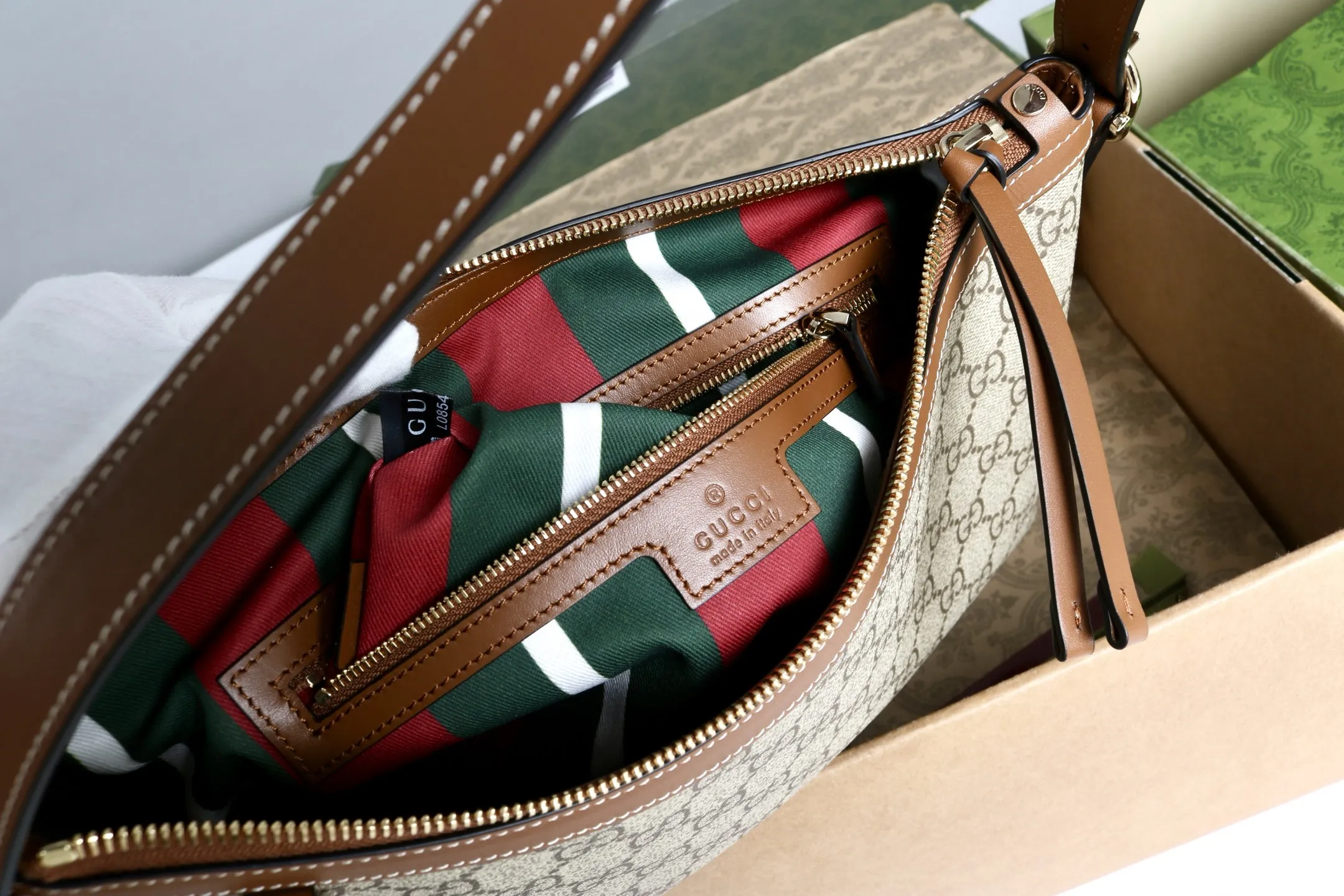 Gucci GG Emblem medium shoulder bag 847449 - 图片 13