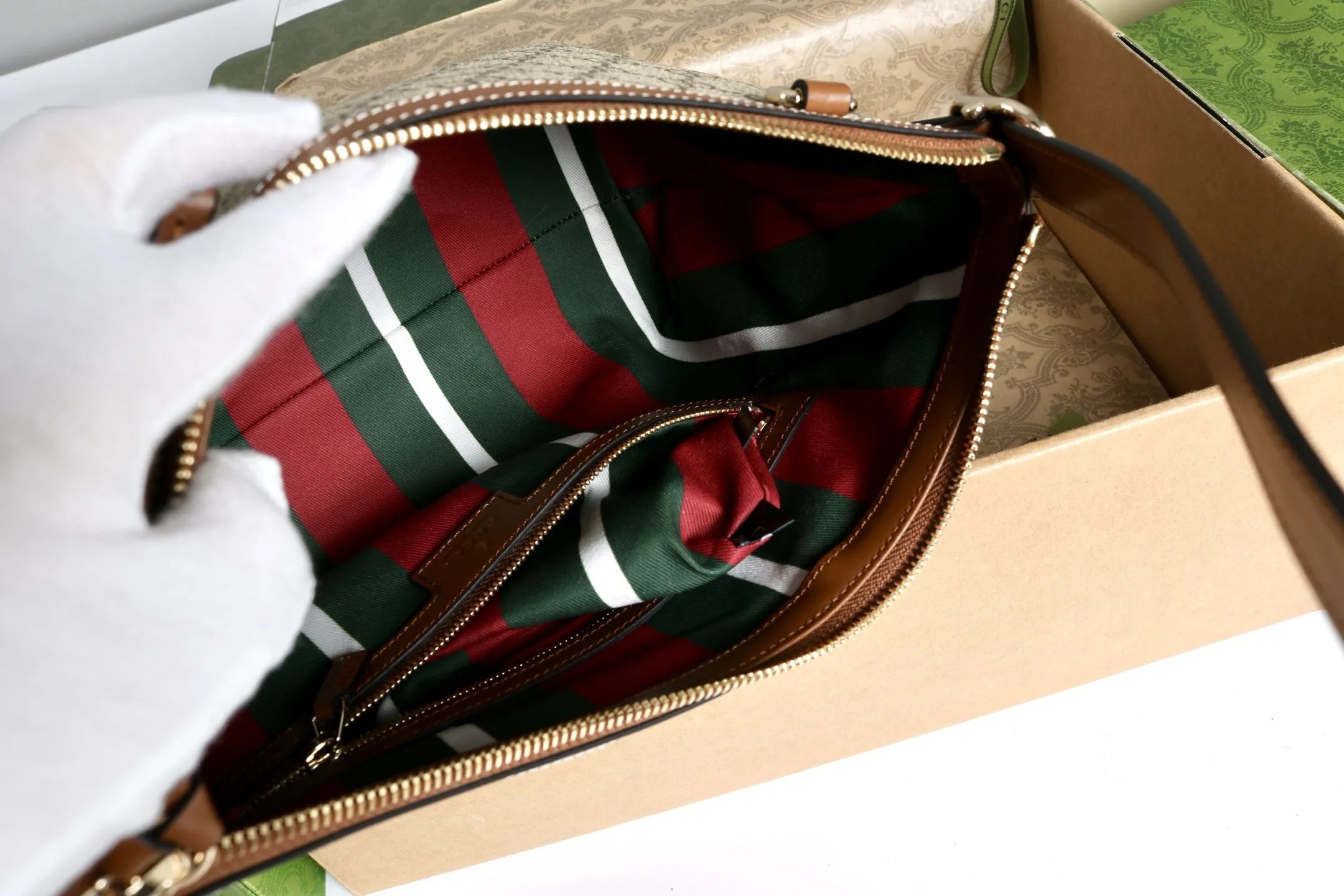 Gucci GG Emblem medium shoulder bag 847449 - 图片 14