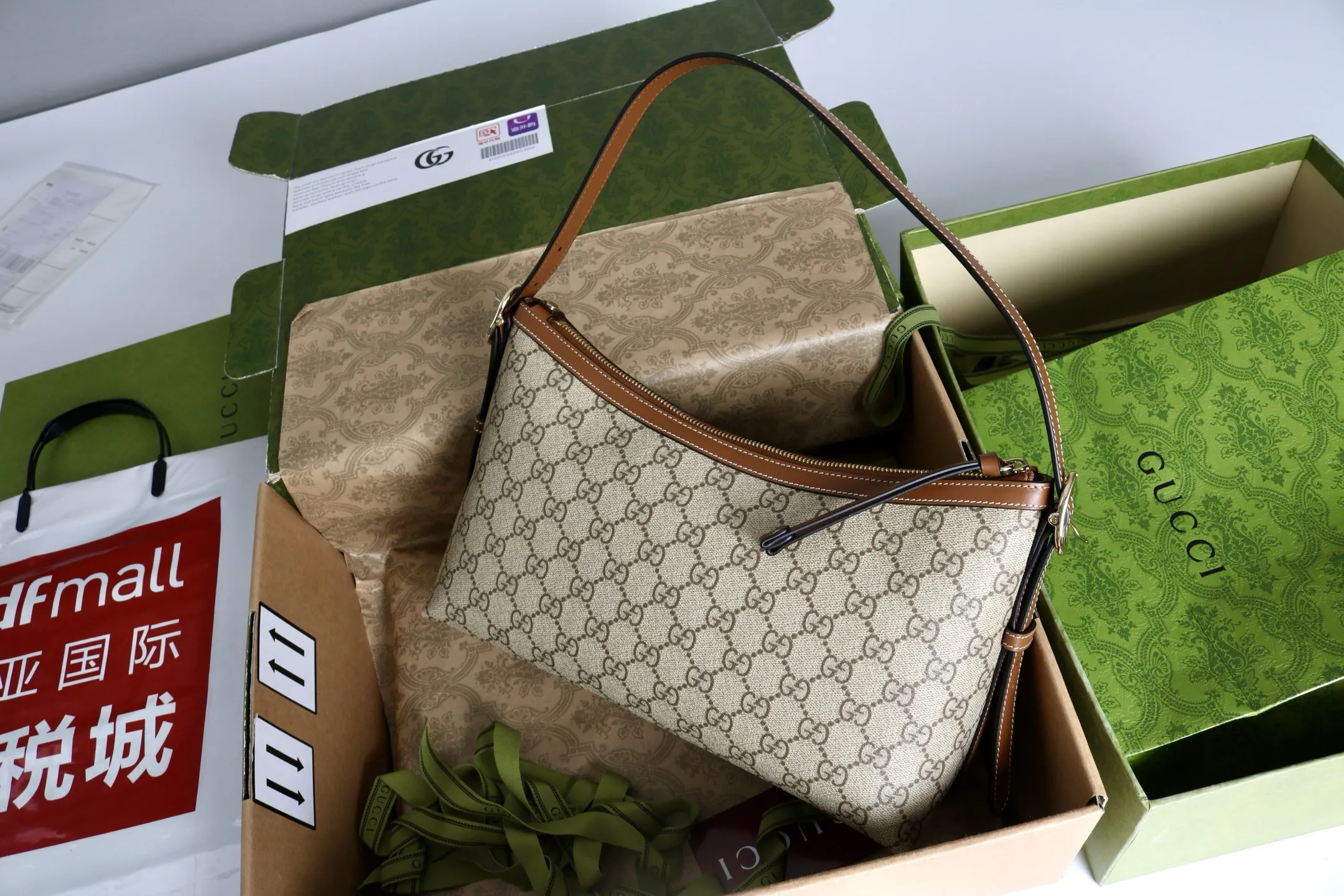 Gucci GG Emblem medium shoulder bag 847449 - 图片 15