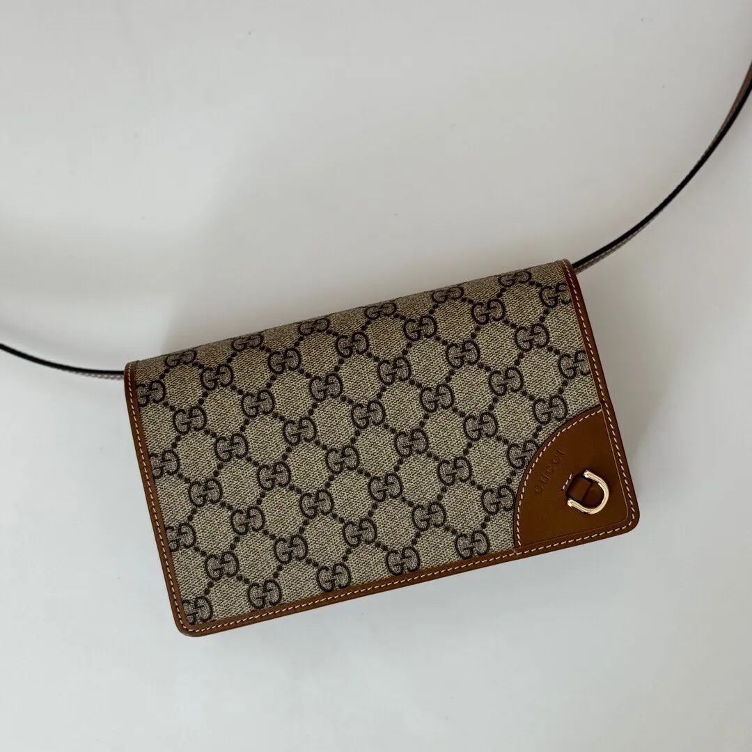 Gucci GG Emblem wallet with leather strap 820688 - Image 3