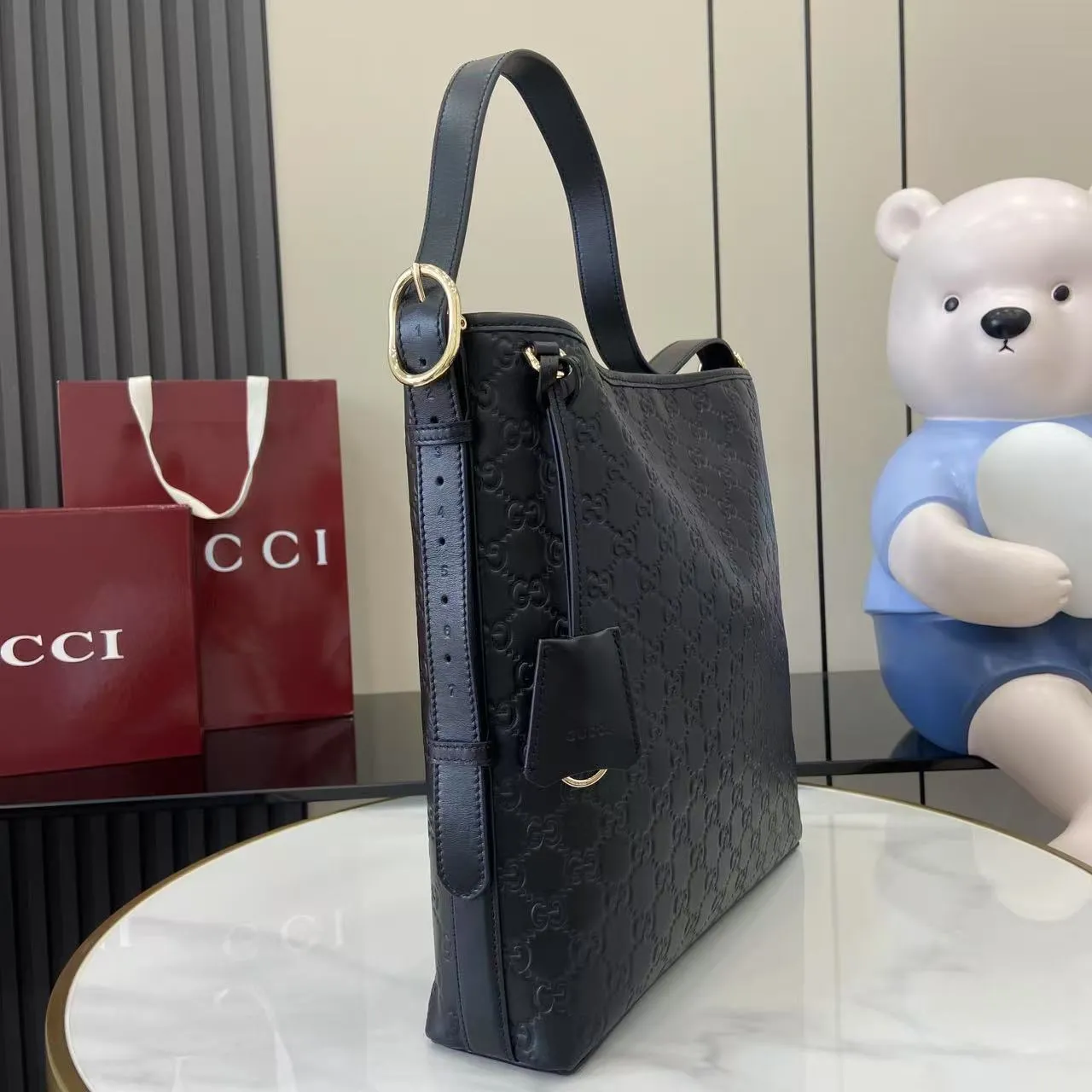 Gucci GG Emblem medium shoulder bag 847452 - 图片 3