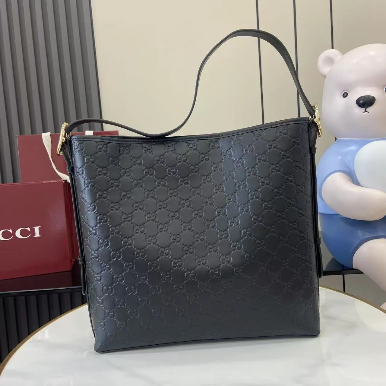 Gucci GG Emblem medium shoulder bag 847452 - 图片 4