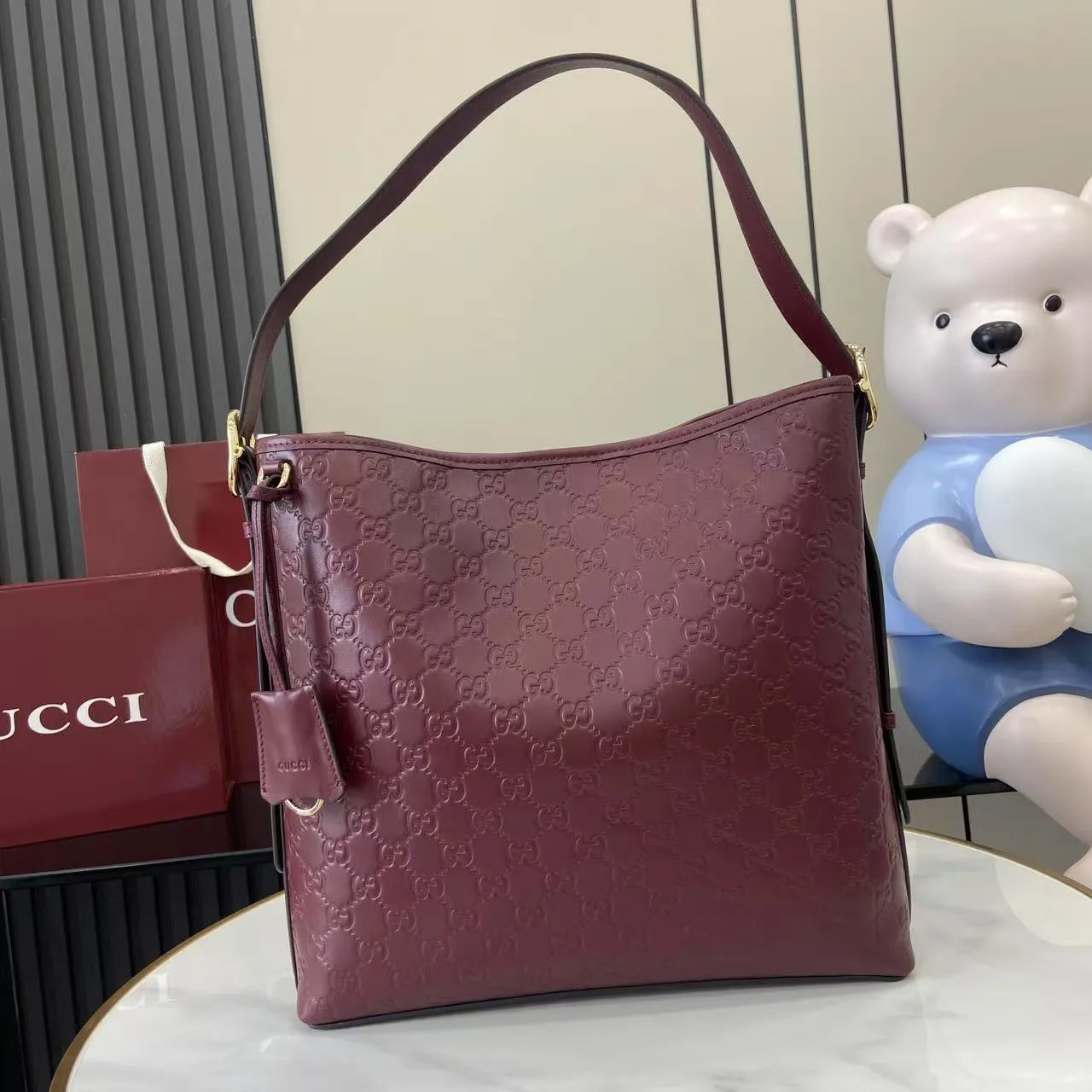 Gucci GG Emblem medium shoulder bag 847452 - 图片 2