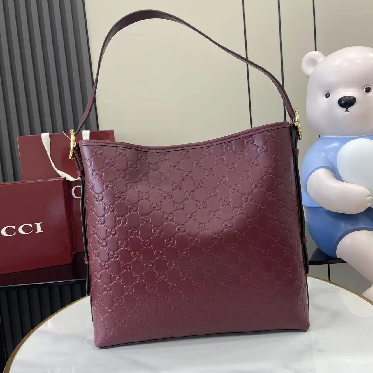 Gucci GG Emblem medium shoulder bag 847452 - 图片 4