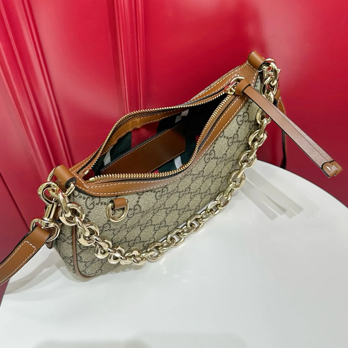 Gucci GG Emblem small shoulder bag 847447 - Image 10