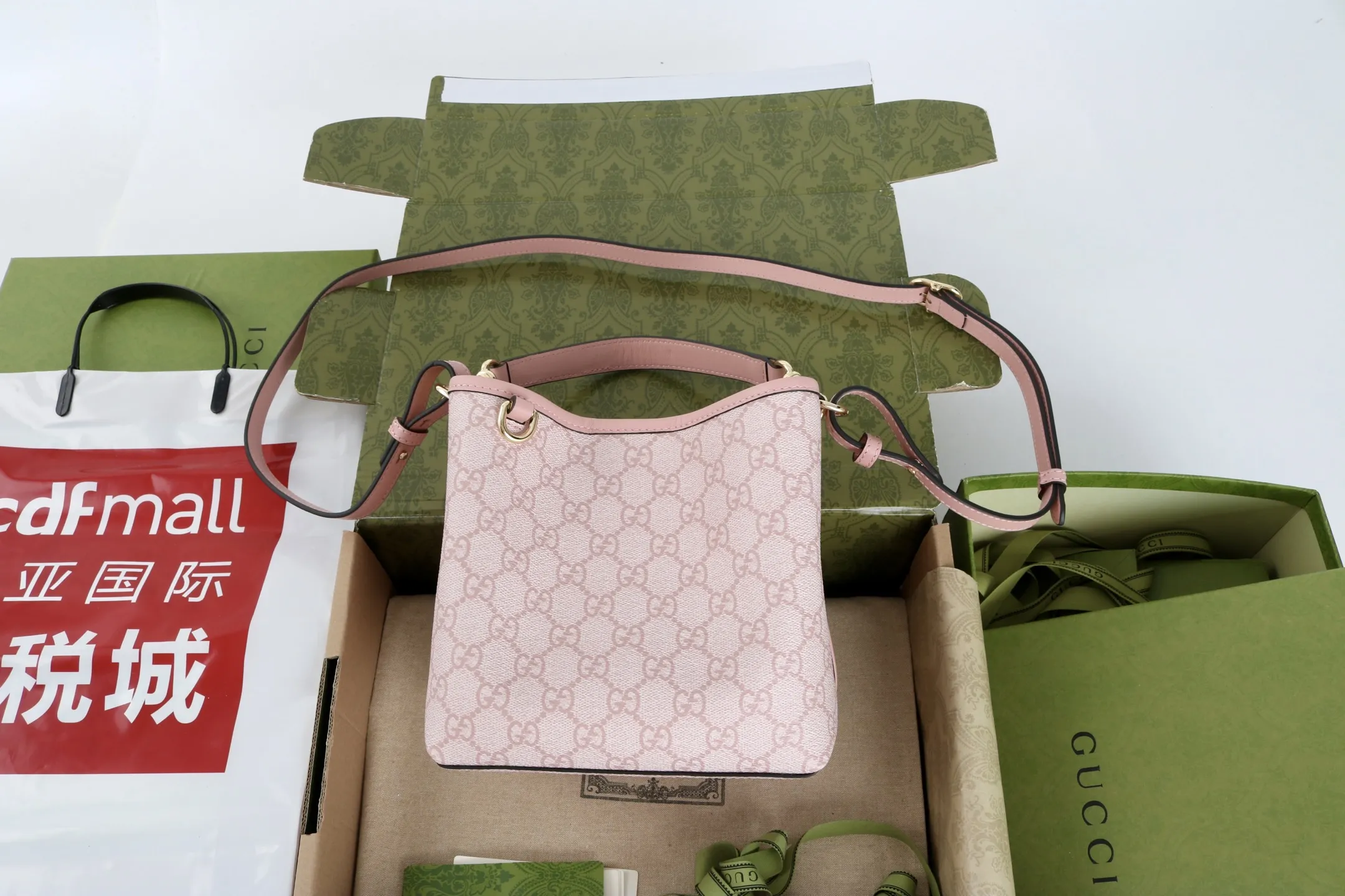 Gucci GG Emblem small bucket bag 815118 - Image 3