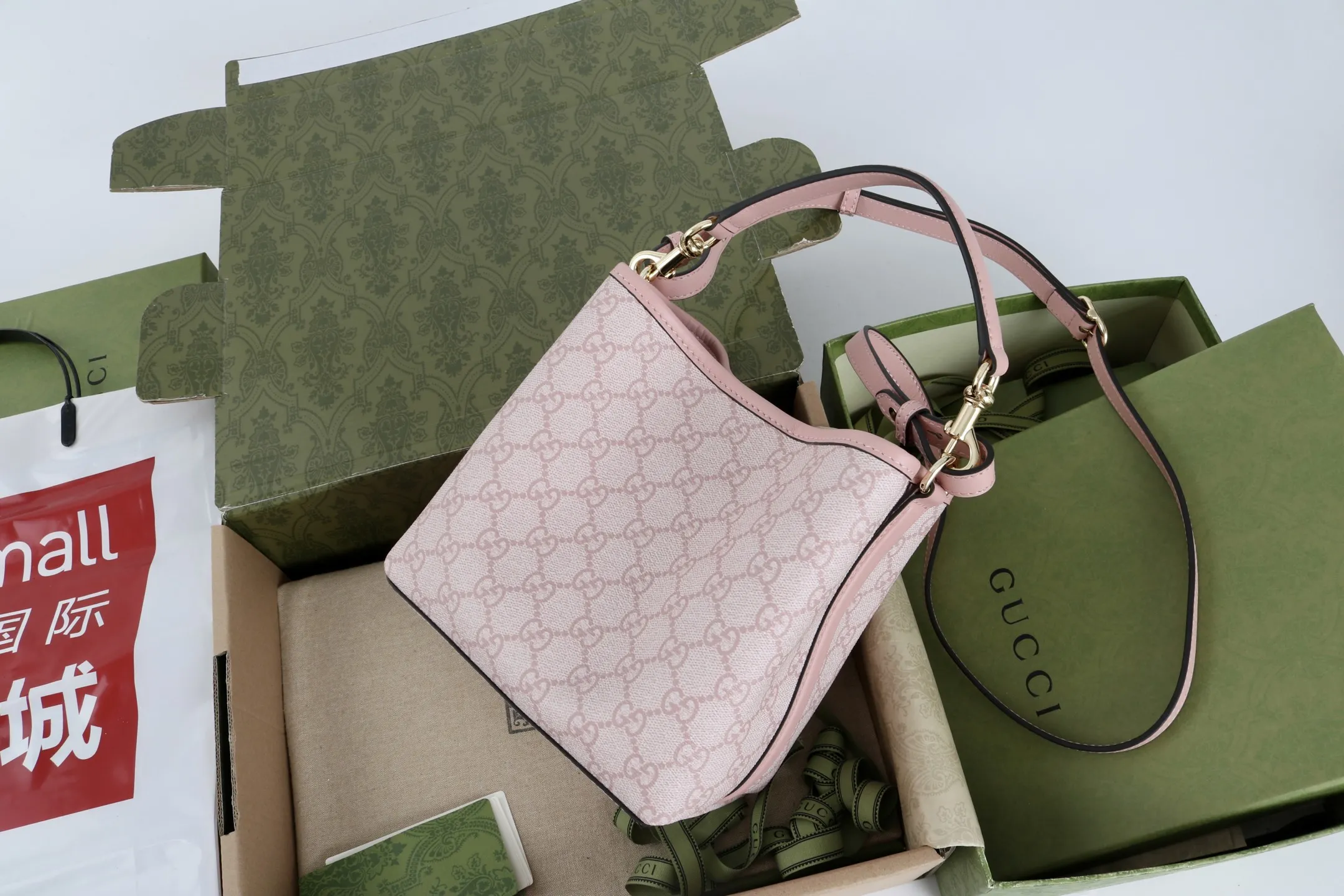 Gucci GG Emblem small bucket bag 815118 - Image 12