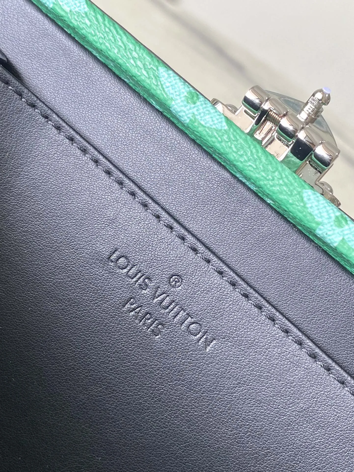 Louis Vuitton Clutch Box M11058 - Image 9