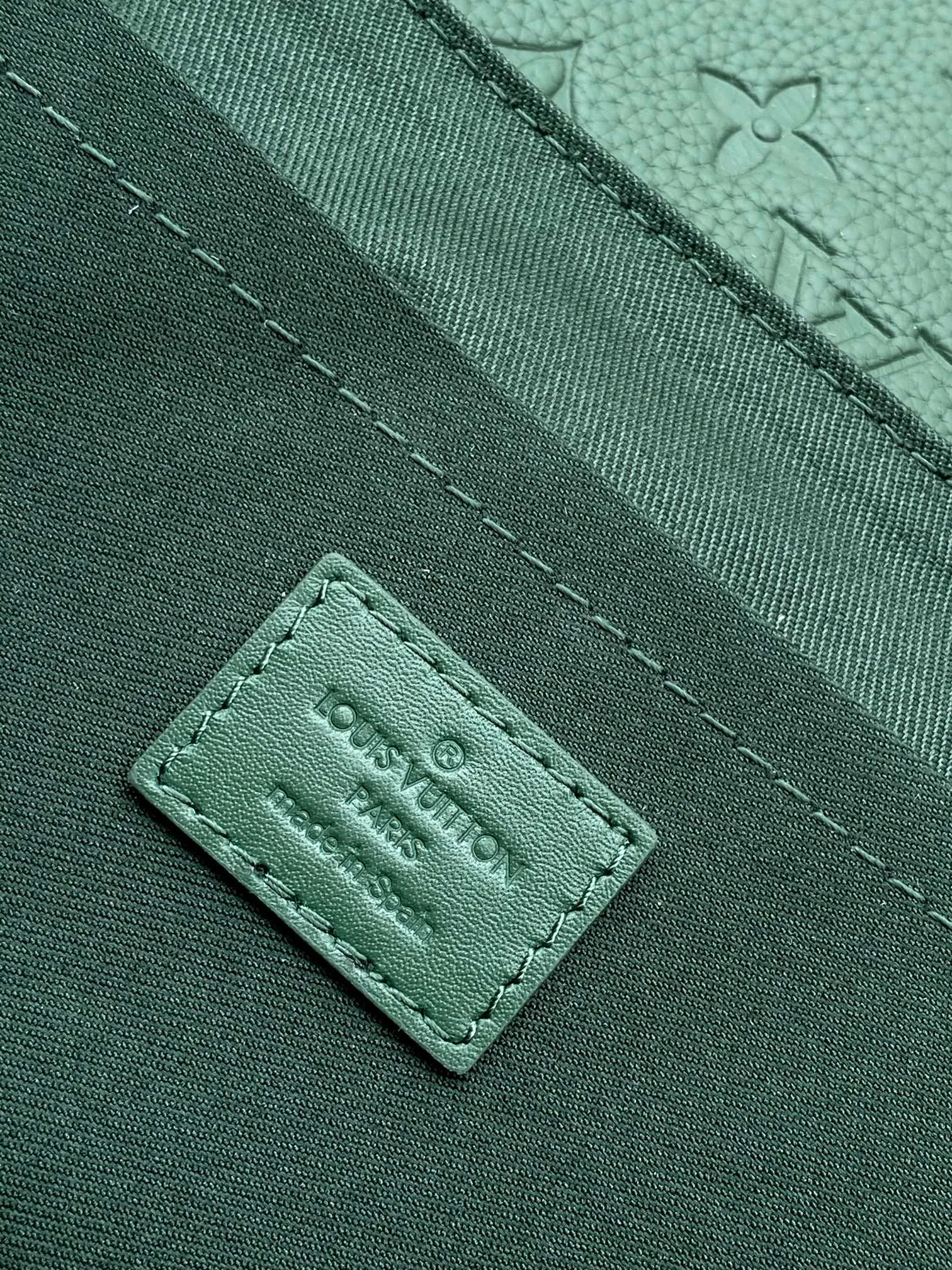 Alternative view of Louis Vuitton Messenger S-CAPE M24439