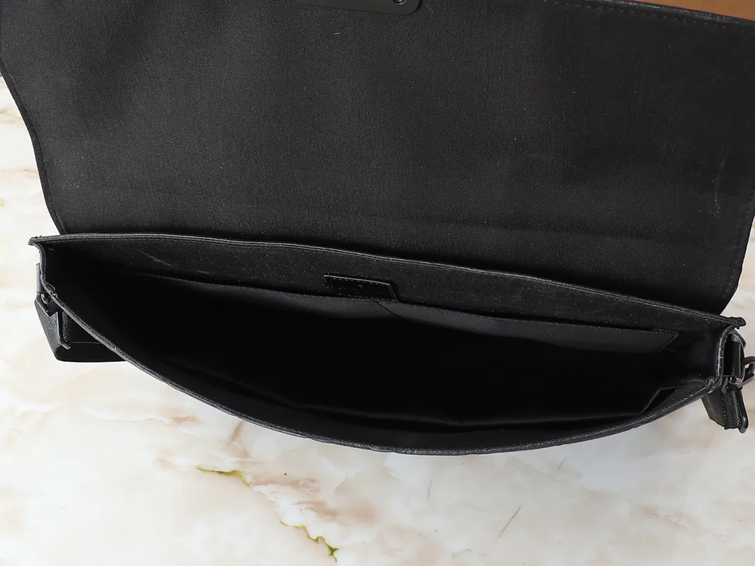 Alternative view of Louis Vuitton S-Lock Briefcase M20835