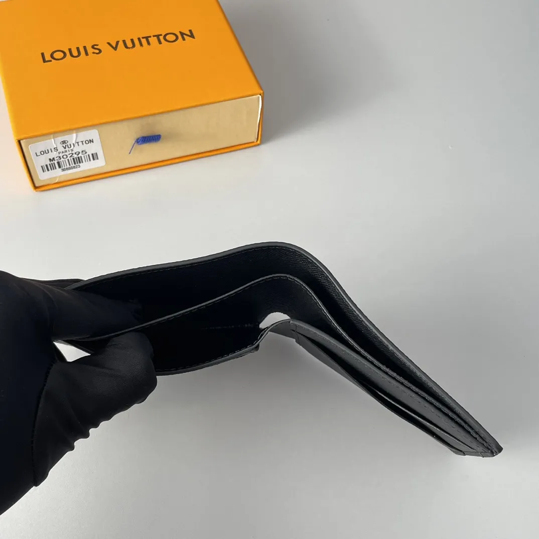 Alternative view of Louis Vuitton Multiple Wallet M30295