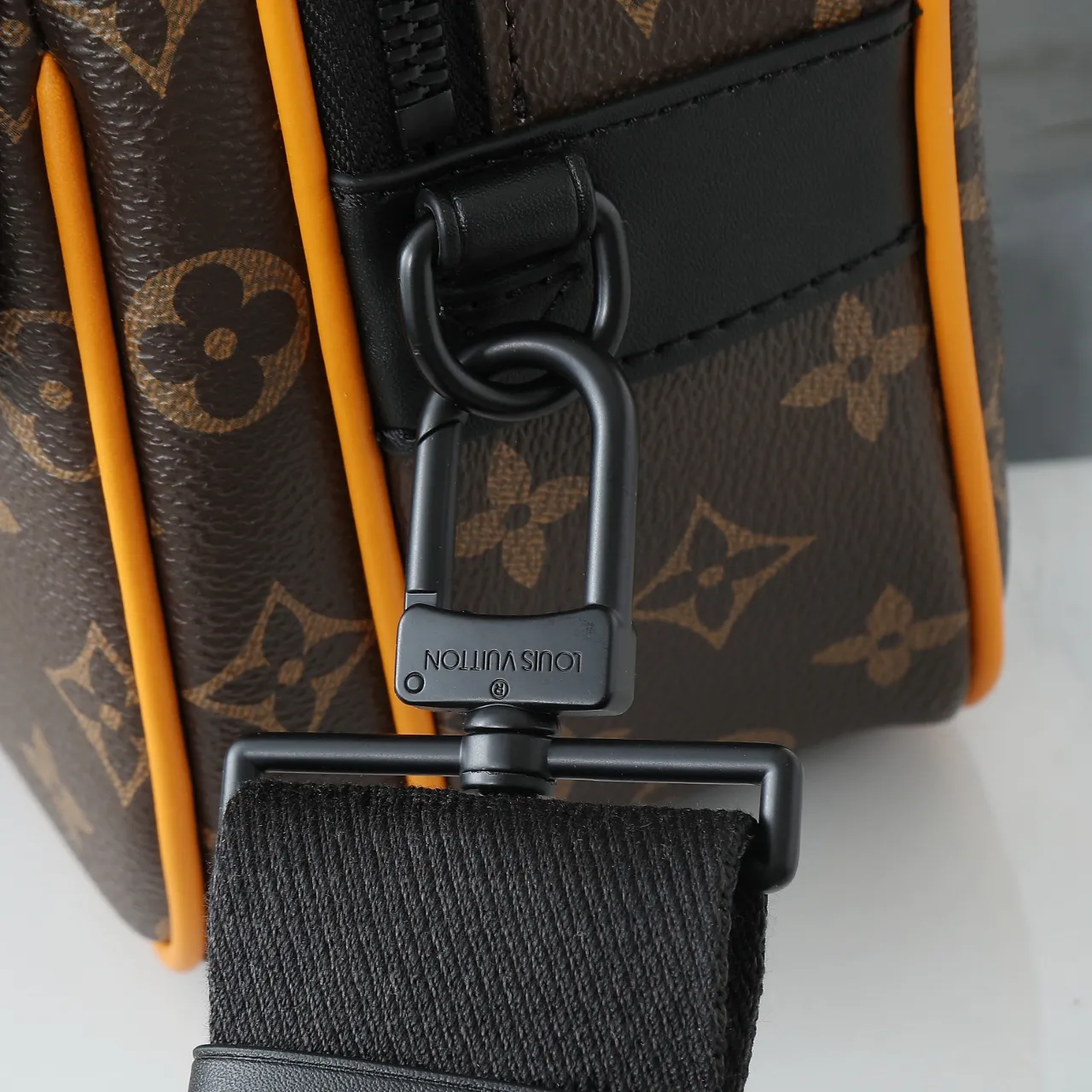 Louis Vuitton S-Lock M46688 - 图片 8