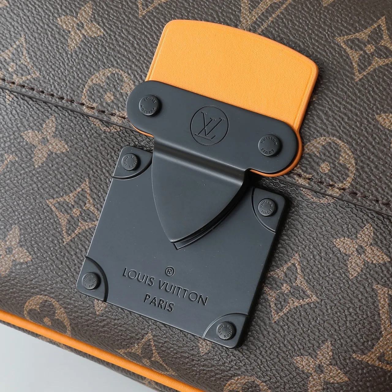 Louis Vuitton S-Lock M46688 - 图片 9