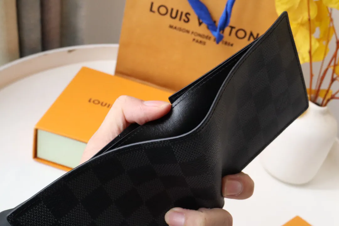 Alternative view of Louis Vuitton Slender Wallet N63261