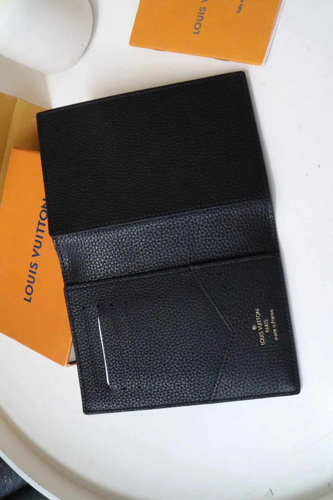 Louis Vuitton Passport Cover M63914 - 图片 7