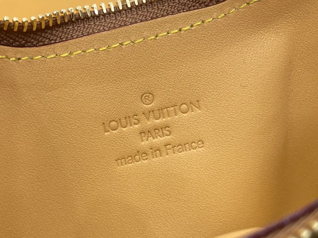 Alternative view of Louis Vuitton Bone Key Pouch M12616