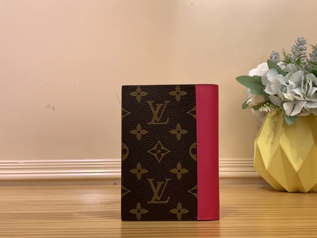 Louis Vuitton Passport Cover M12824 - Image 5
