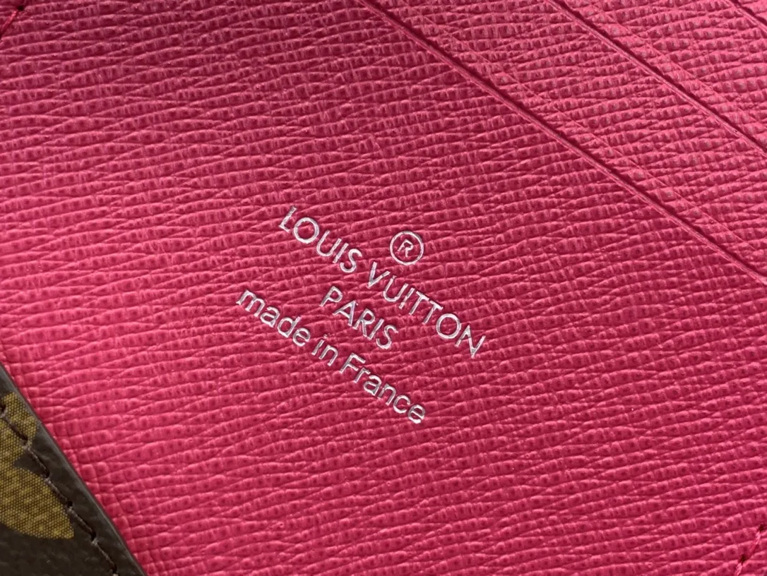 Louis Vuitton Passport Cover M12824 - Image 9