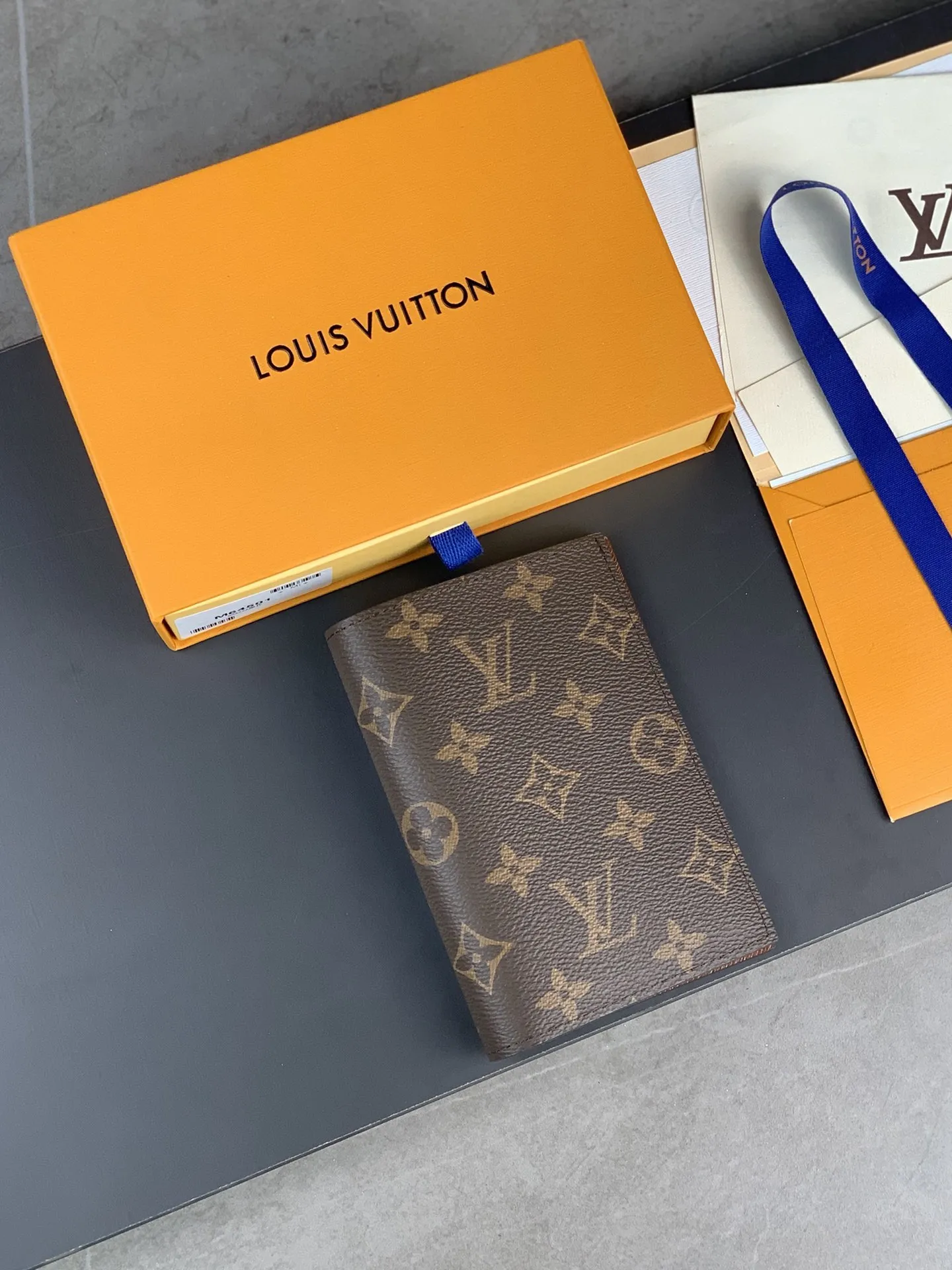Louis Vuitton Passport Cover M64502 - 图片 3